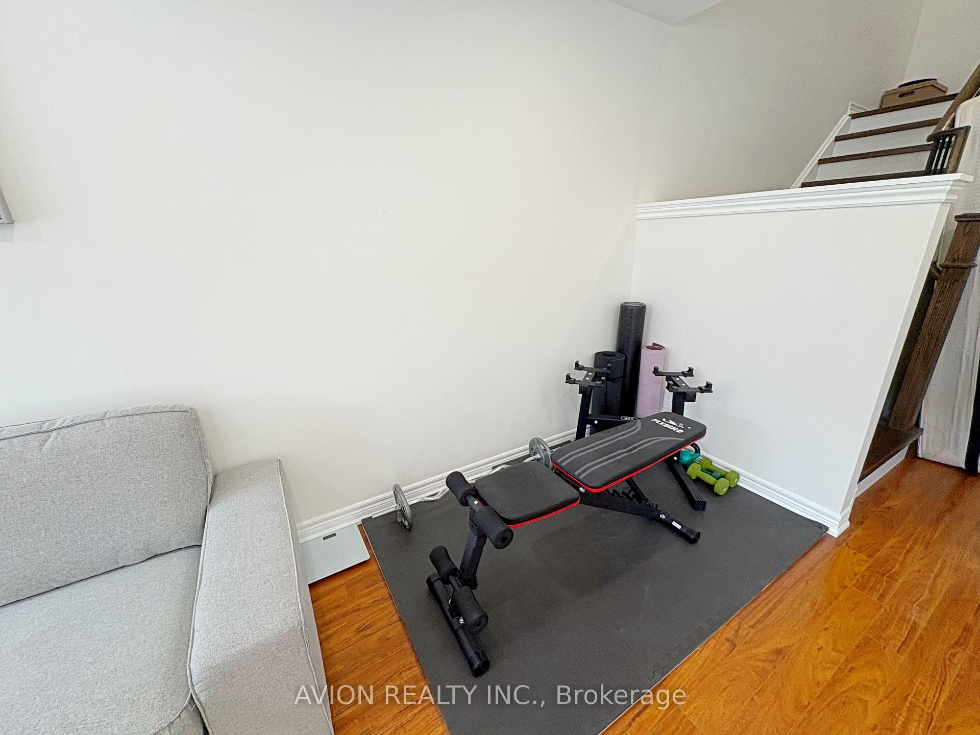 Photo 4 of 261 Hollandview Trail, Aurora, Bayview Wellington — HOMEH