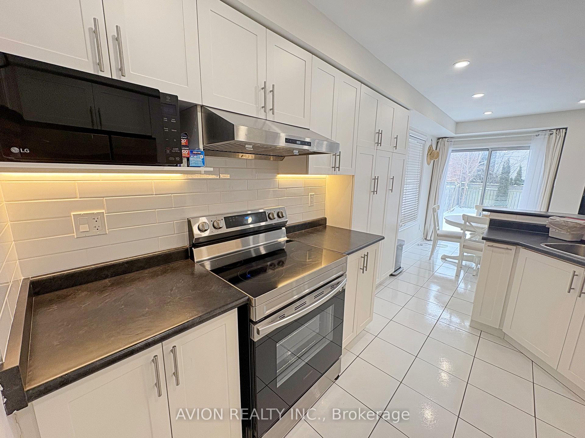 Photo 7 of 261 Hollandview Trail, Aurora, Bayview Wellington — HOMEH