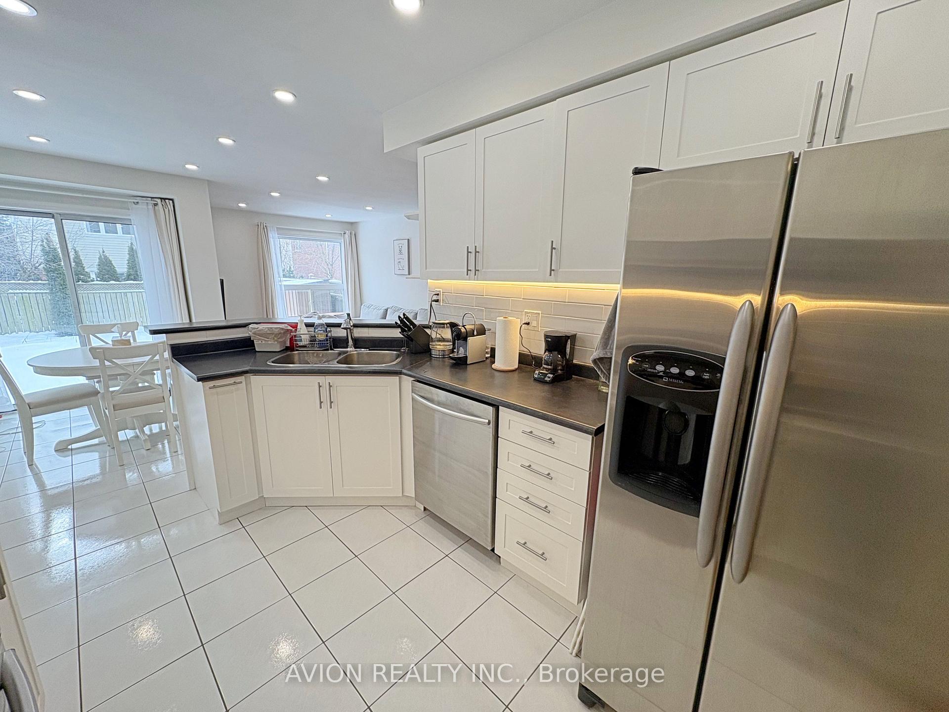 Photo 10 of 261 Hollandview Trail, Aurora, Bayview Wellington — HOMEH