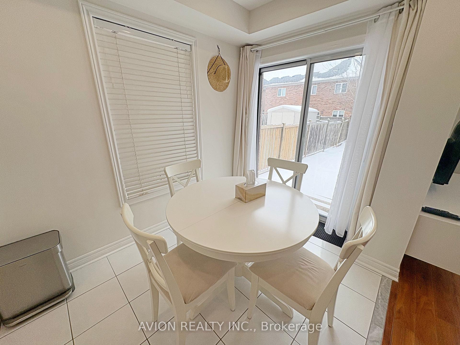 Photo 11 of 261 Hollandview Trail, Aurora, Bayview Wellington — HOMEH