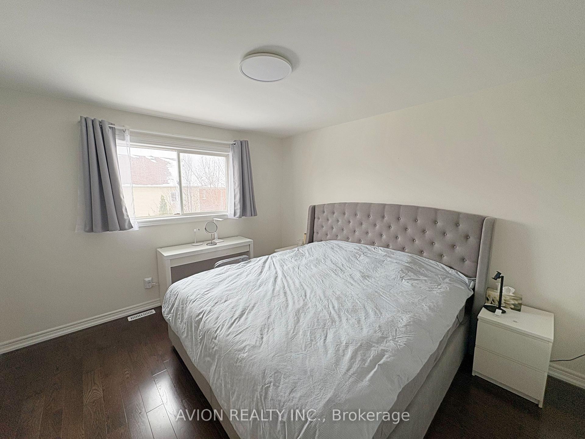 Photo 15 of 261 Hollandview Trail, Aurora, Bayview Wellington — HOMEH