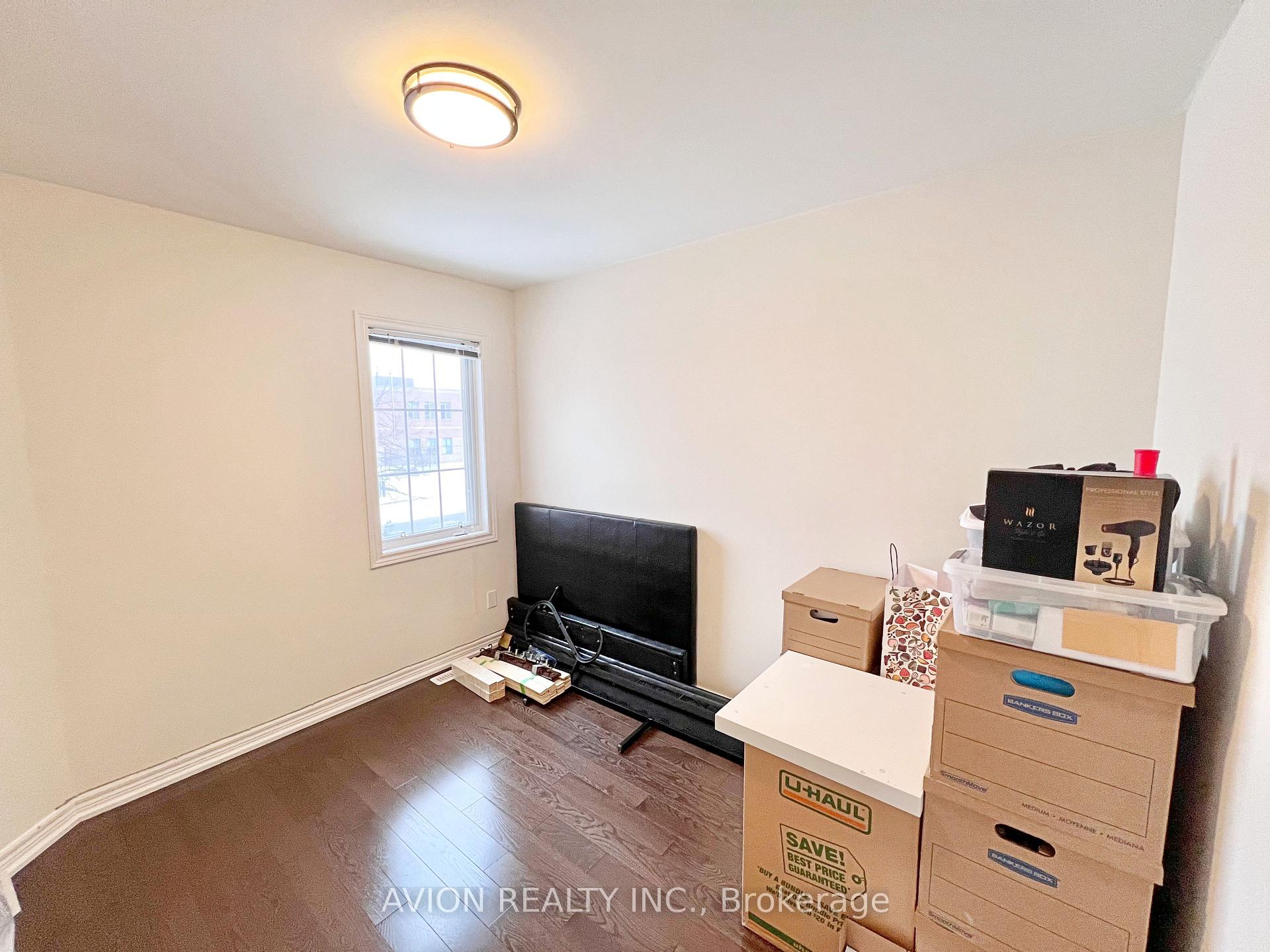 Photo 16 of 261 Hollandview Trail, Aurora, Bayview Wellington — HOMEH