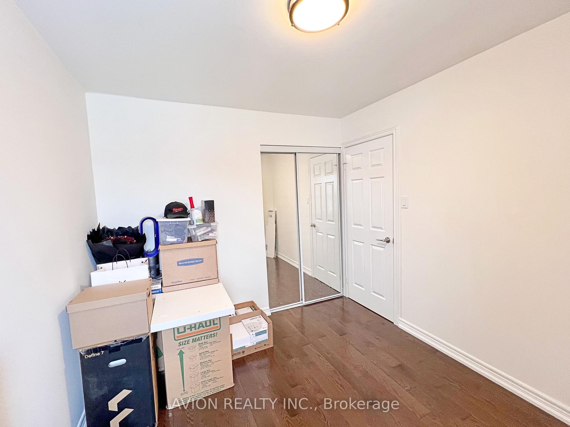 Photo 21 of 261 Hollandview Trail, Aurora, Bayview Wellington — HOMEH
