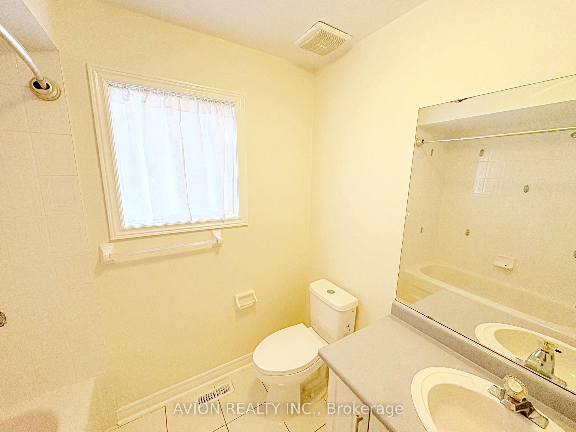 Photo 19 of 261 Hollandview Trail, Aurora, Bayview Wellington — HOMEH