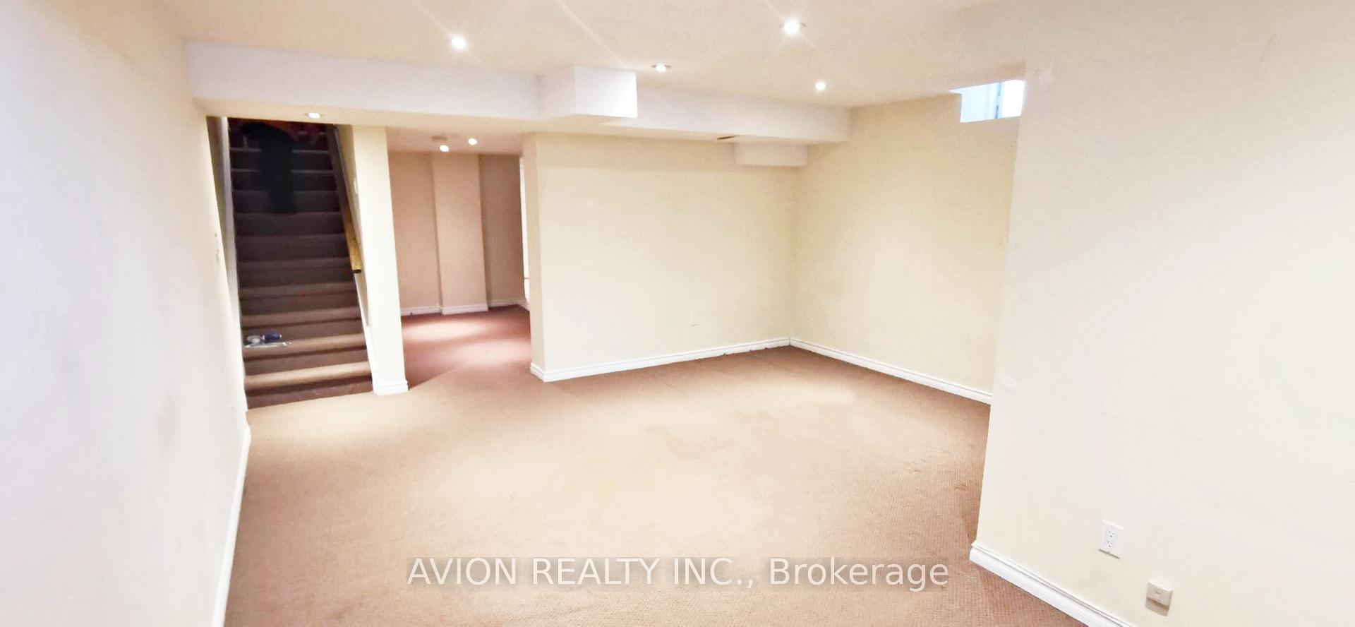 Photo 18 of 261 Hollandview Trail, Aurora, Bayview Wellington — HOMEH