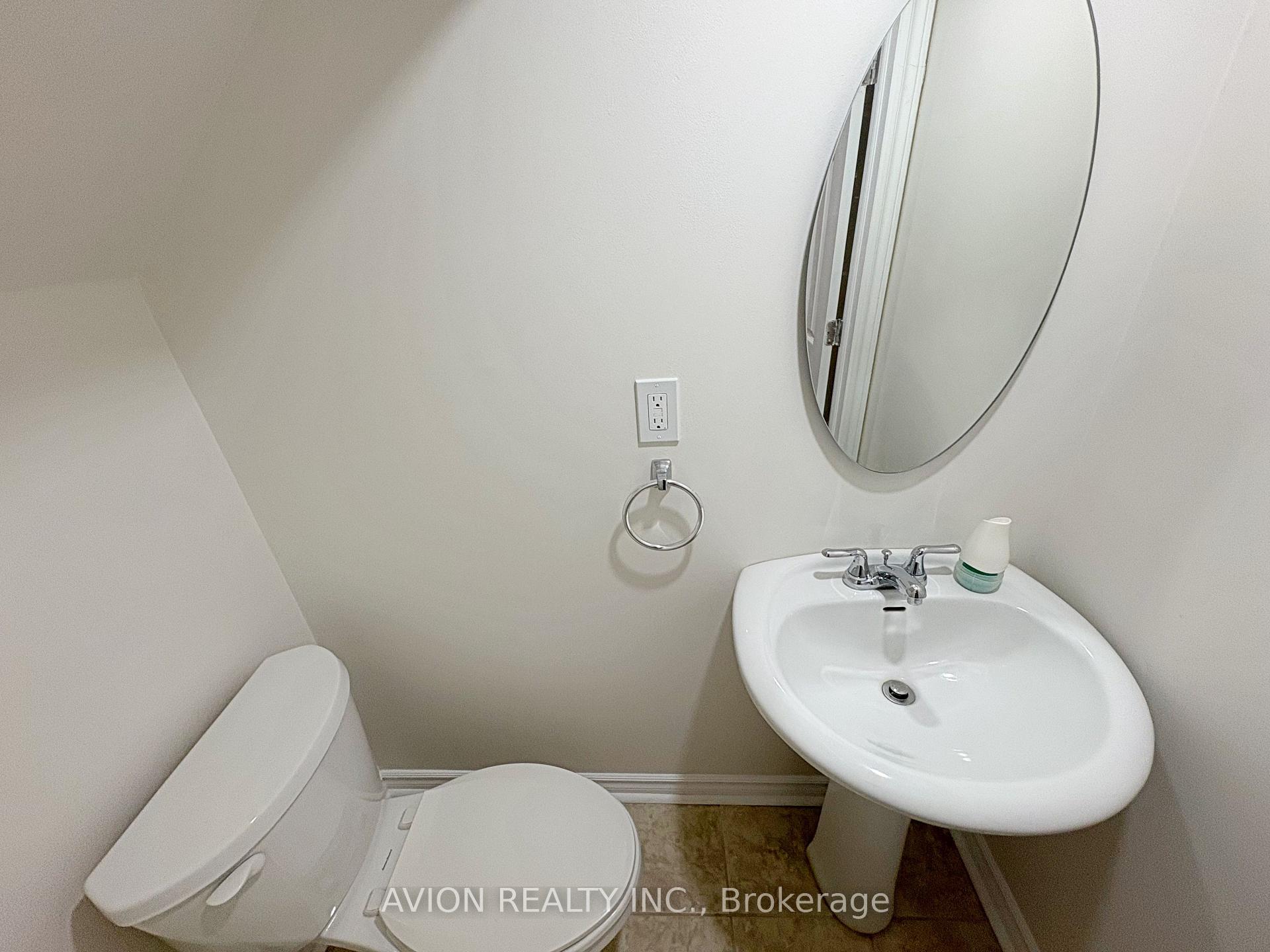 Photo 22 of 261 Hollandview Trail, Aurora, Bayview Wellington — HOMEH