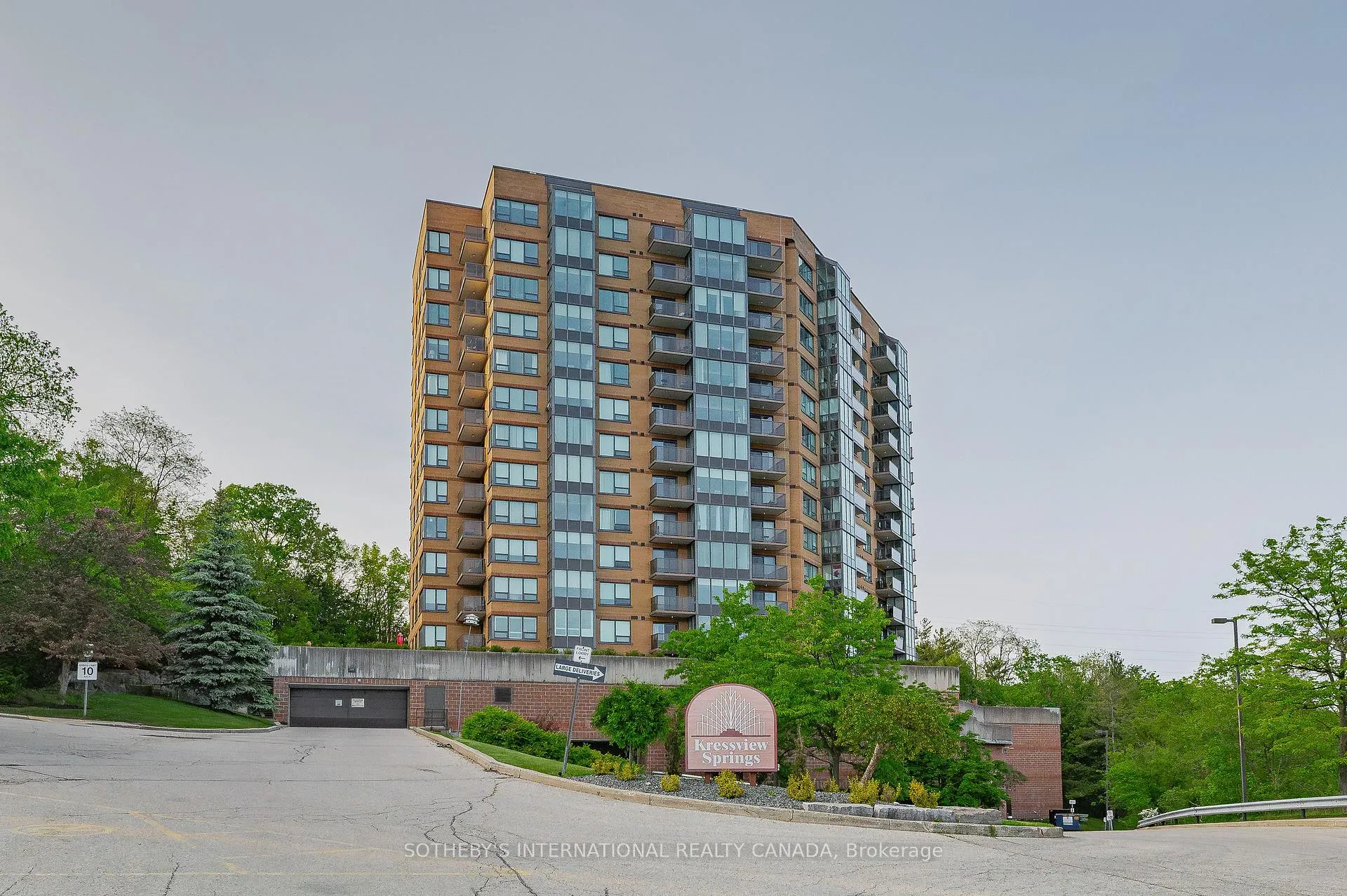 Front of Unit 1003, 237 King Street W