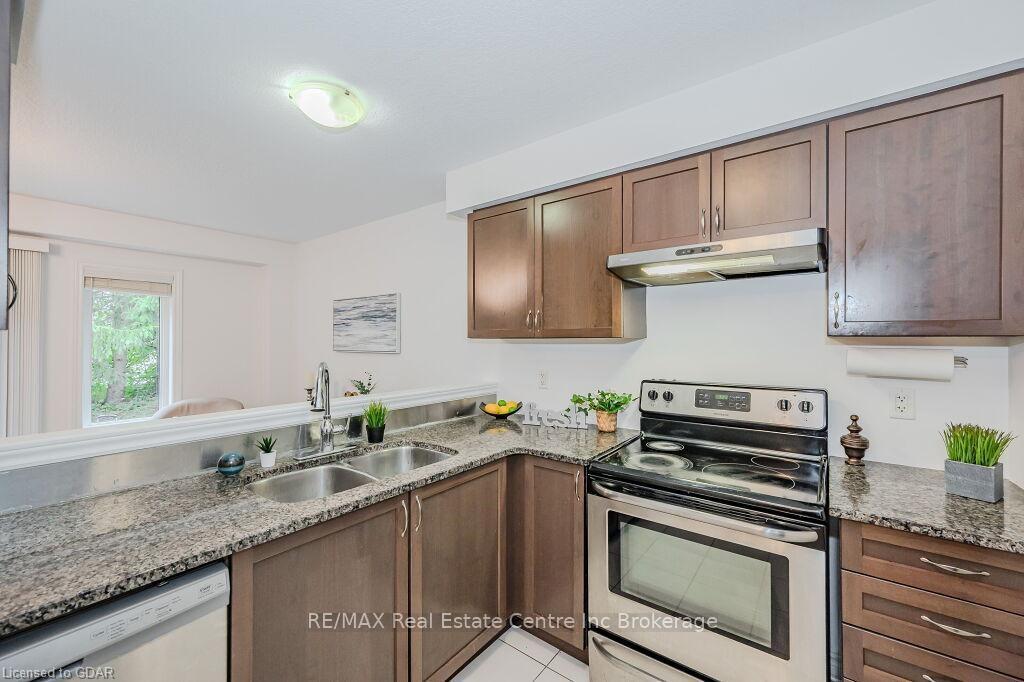 Photo 7 of 27 Arlington Crescent, Guelph, Pineridge/Westminster Woods — HOMEH