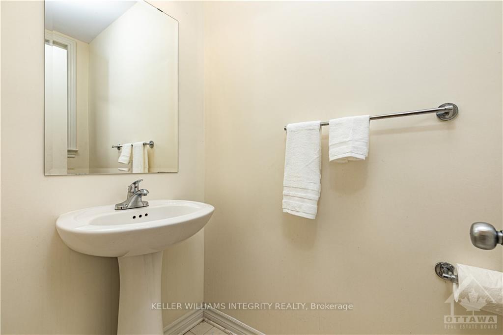 Photo 4 of 919 Bunchberry Way, Ottawa, Blossom Park/Kemp Park/Findlay Creek — HOMEH