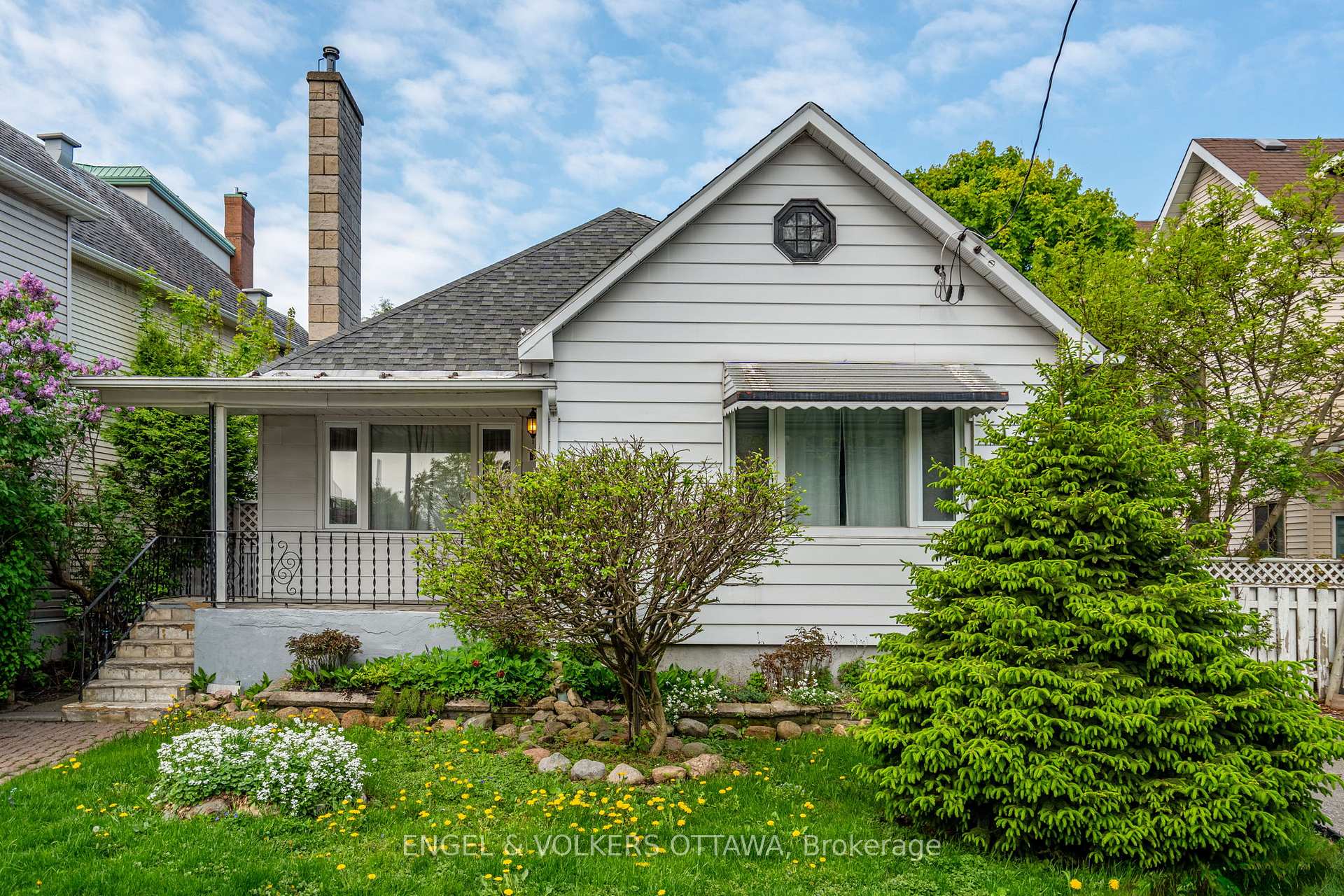 Front of 522 Cambridge Street S