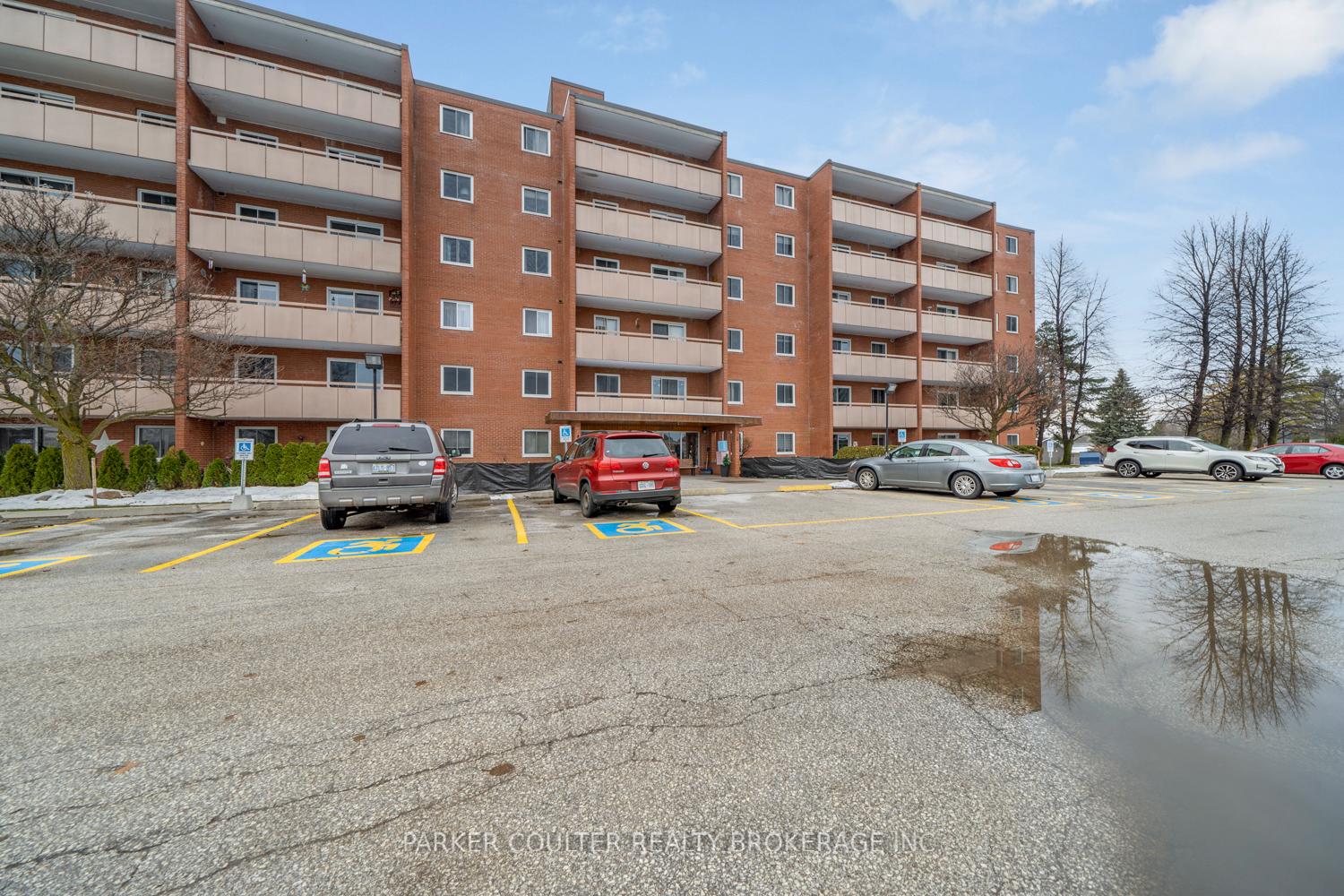 Photo 2 of Unit 407, 460 Ontario Street, Collingwood — HOMEH