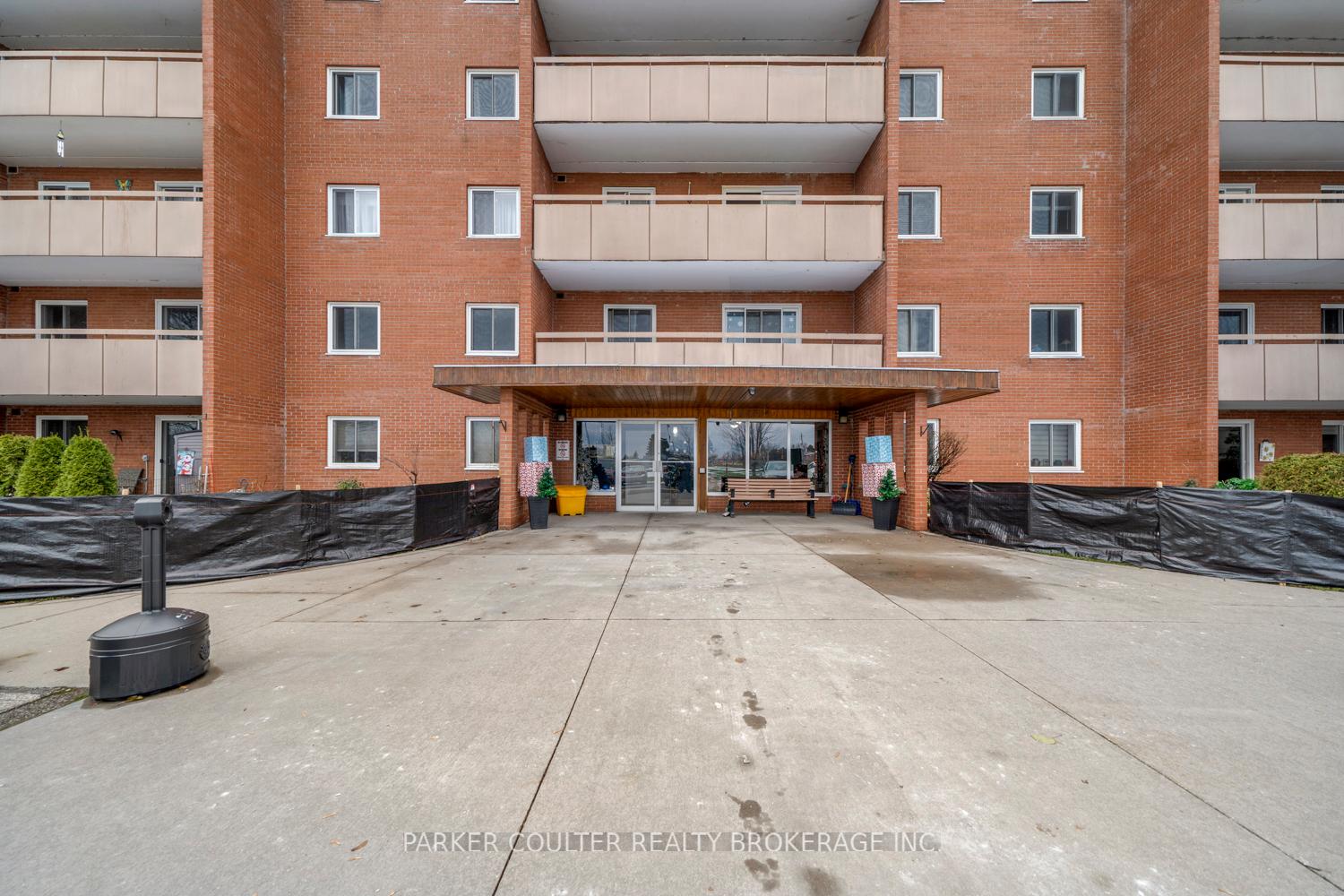 Photo 3 of Unit 407, 460 Ontario Street, Collingwood — HOMEH