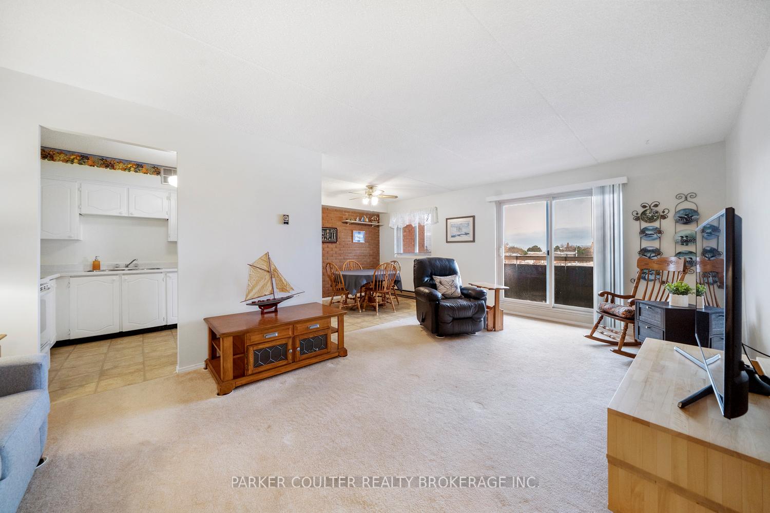 Photo 4 of Unit 407, 460 Ontario Street, Collingwood — HOMEH