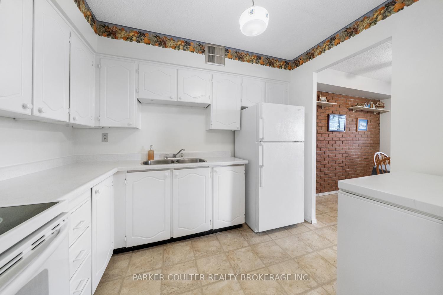 Photo 10 of Unit 407, 460 Ontario Street, Collingwood — HOMEH