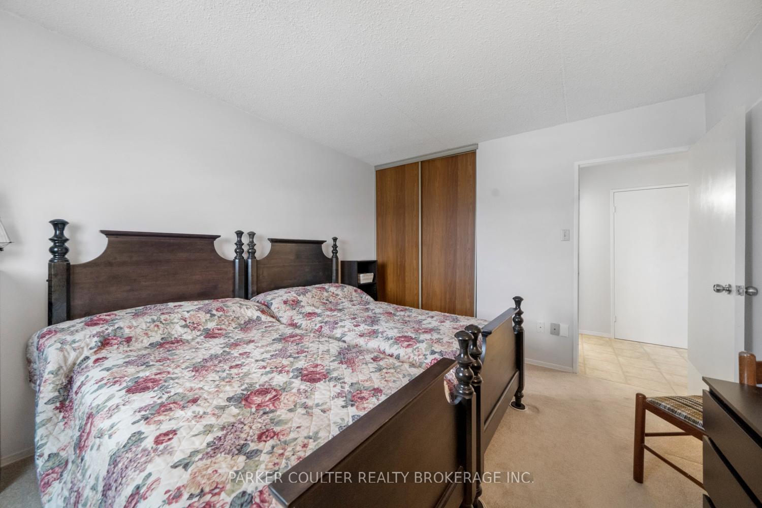 Photo 13 of Unit 407, 460 Ontario Street, Collingwood — HOMEH