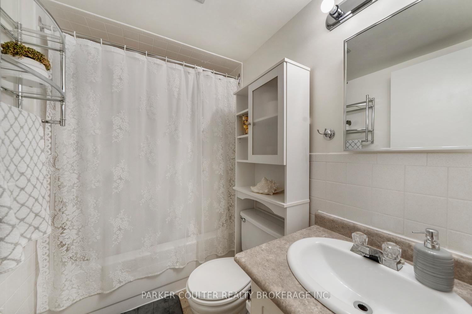 Photo 14 of Unit 407, 460 Ontario Street, Collingwood — HOMEH