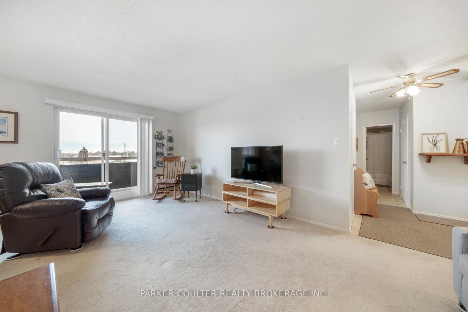 Photo 16 of Unit 407, 460 Ontario Street, Collingwood — HOMEH
