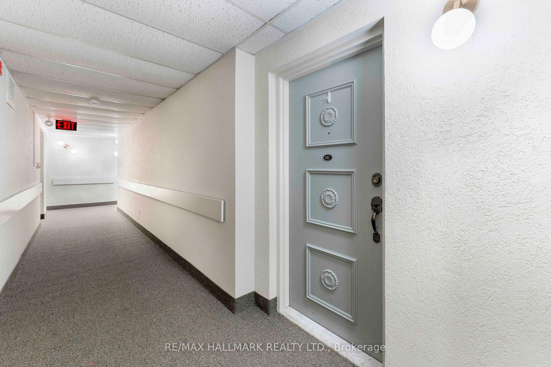 Photo 3 of Unit 402, 15390 Yonge Street, Aurora, Aurora Village — HOMEH