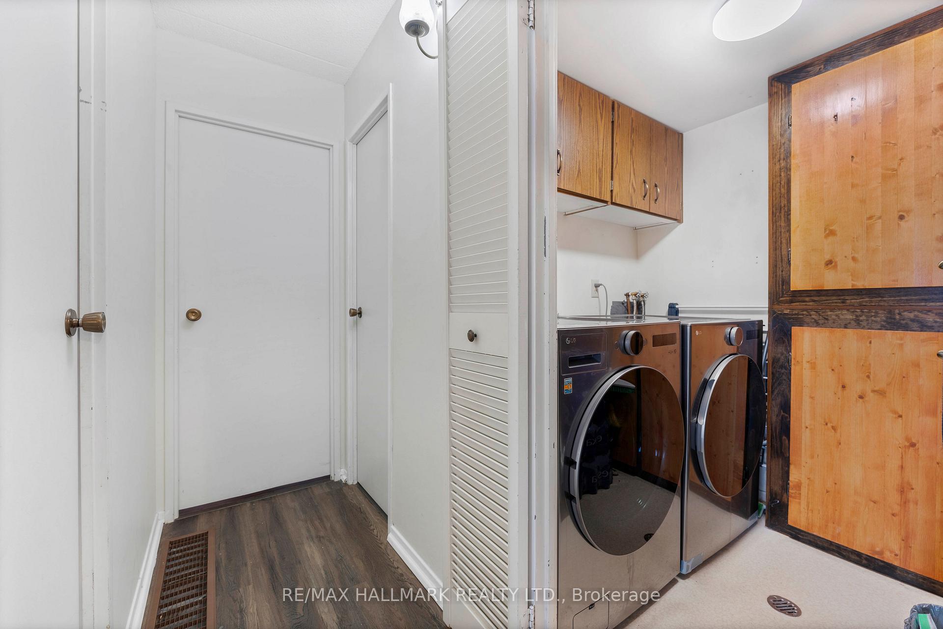 Photo 8 of Unit 402, 15390 Yonge Street, Aurora, Aurora Village — HOMEH