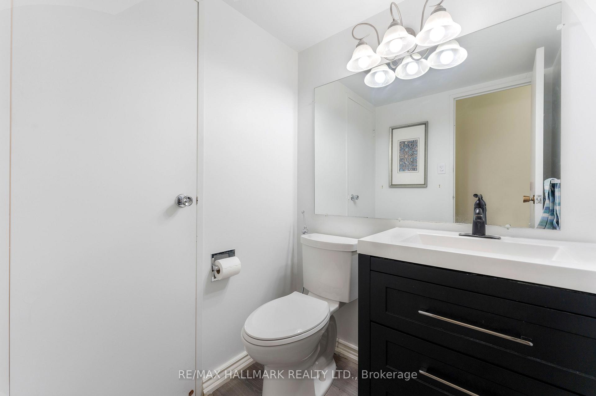 Photo 17 of Unit 402, 15390 Yonge Street, Aurora, Aurora Village — HOMEH