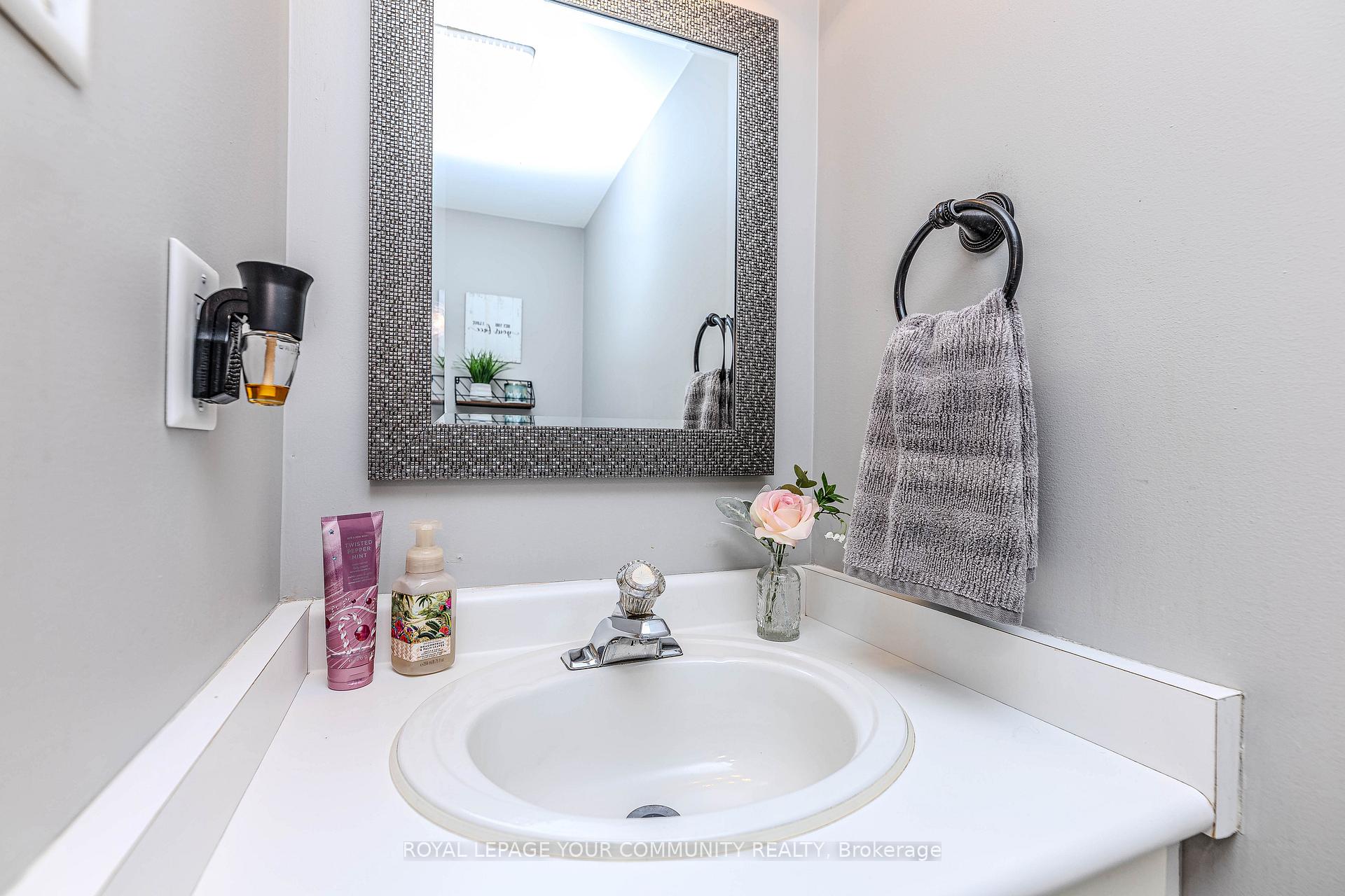 Photo 10 of 78 Tania Crescent, Vaughan, Maple — HOMEH