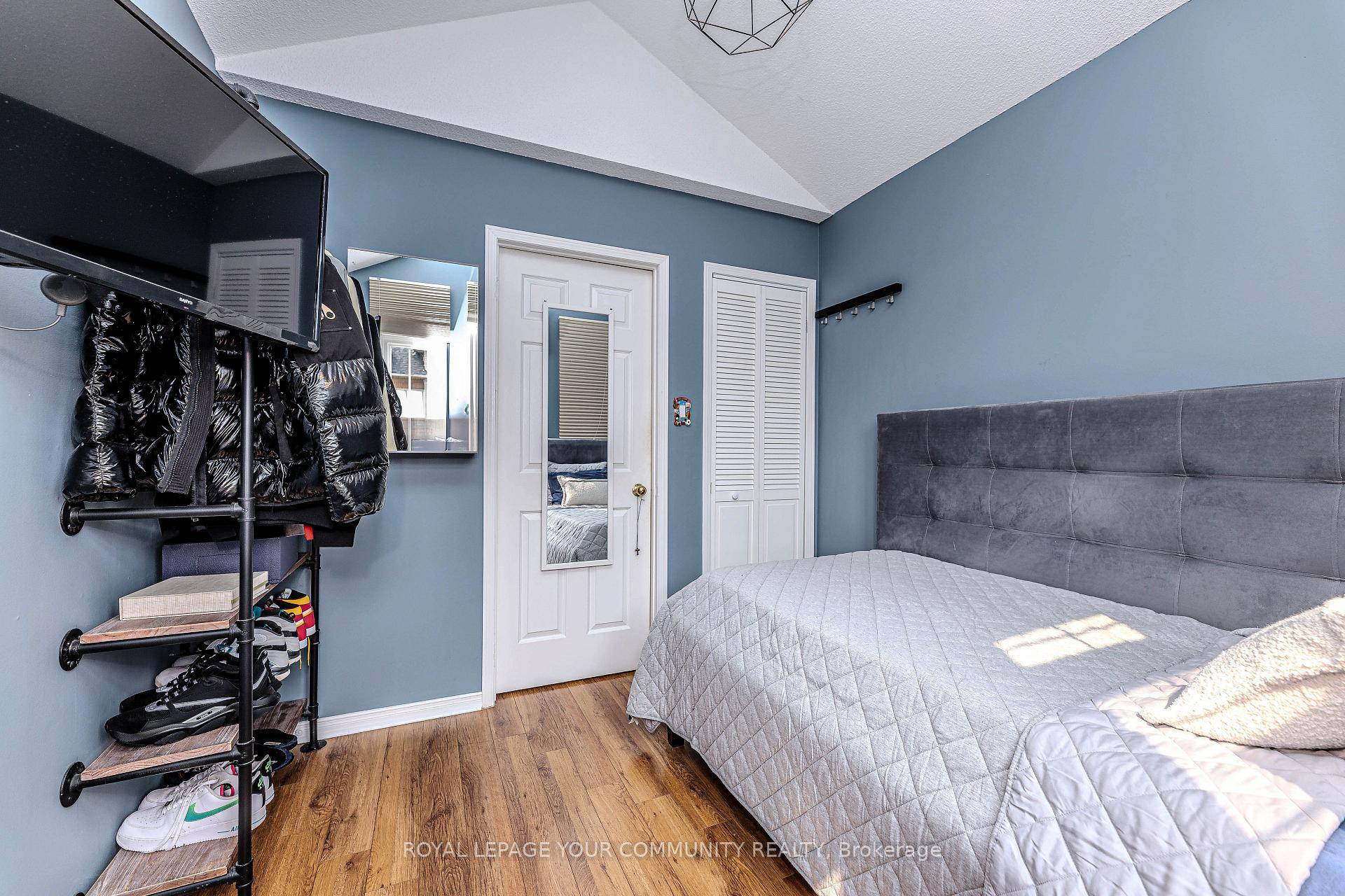 Photo 37 of 78 Tania Crescent, Vaughan, Maple — HOMEH