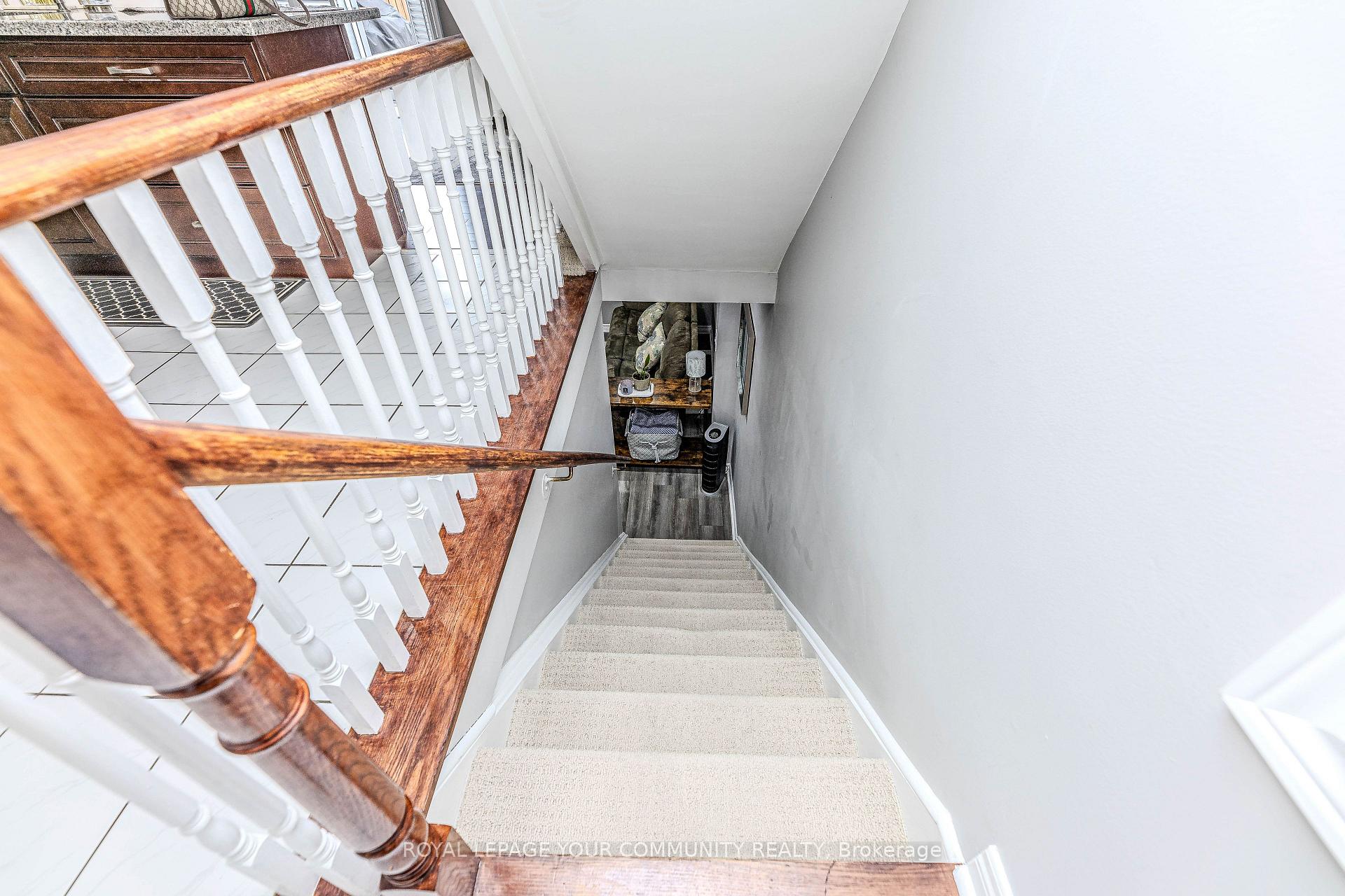 Photo 38 of 78 Tania Crescent, Vaughan, Maple — HOMEH