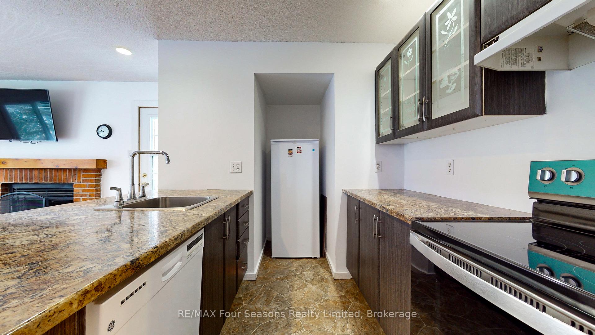 Photo 10 of Unit 115, 25 Dawson Drive, Collingwood — HOMEH