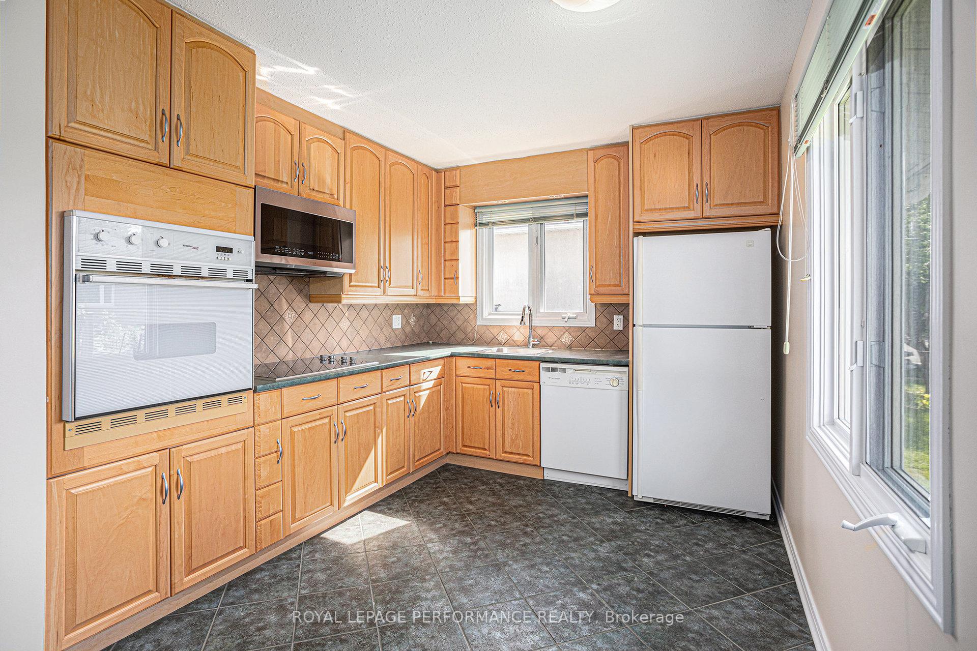 Photo 9 of 47 Sunnycrest Drive, Ottawa, City View/Skyline/Fisher Heights/Parkwood Hills — HOMEH