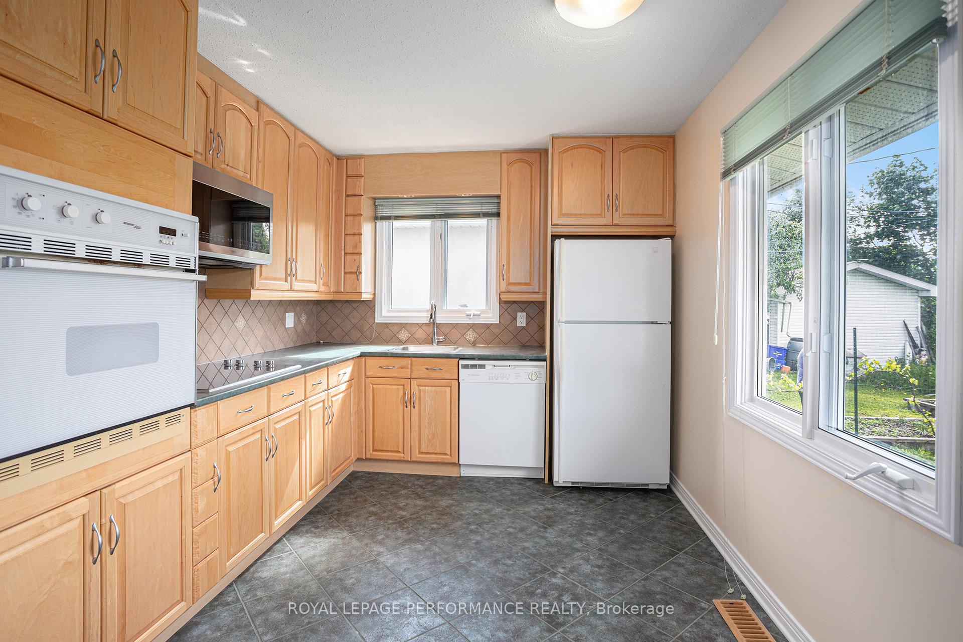 Photo 8 of 47 Sunnycrest Drive, Ottawa, City View/Skyline/Fisher Heights/Parkwood Hills — HOMEH