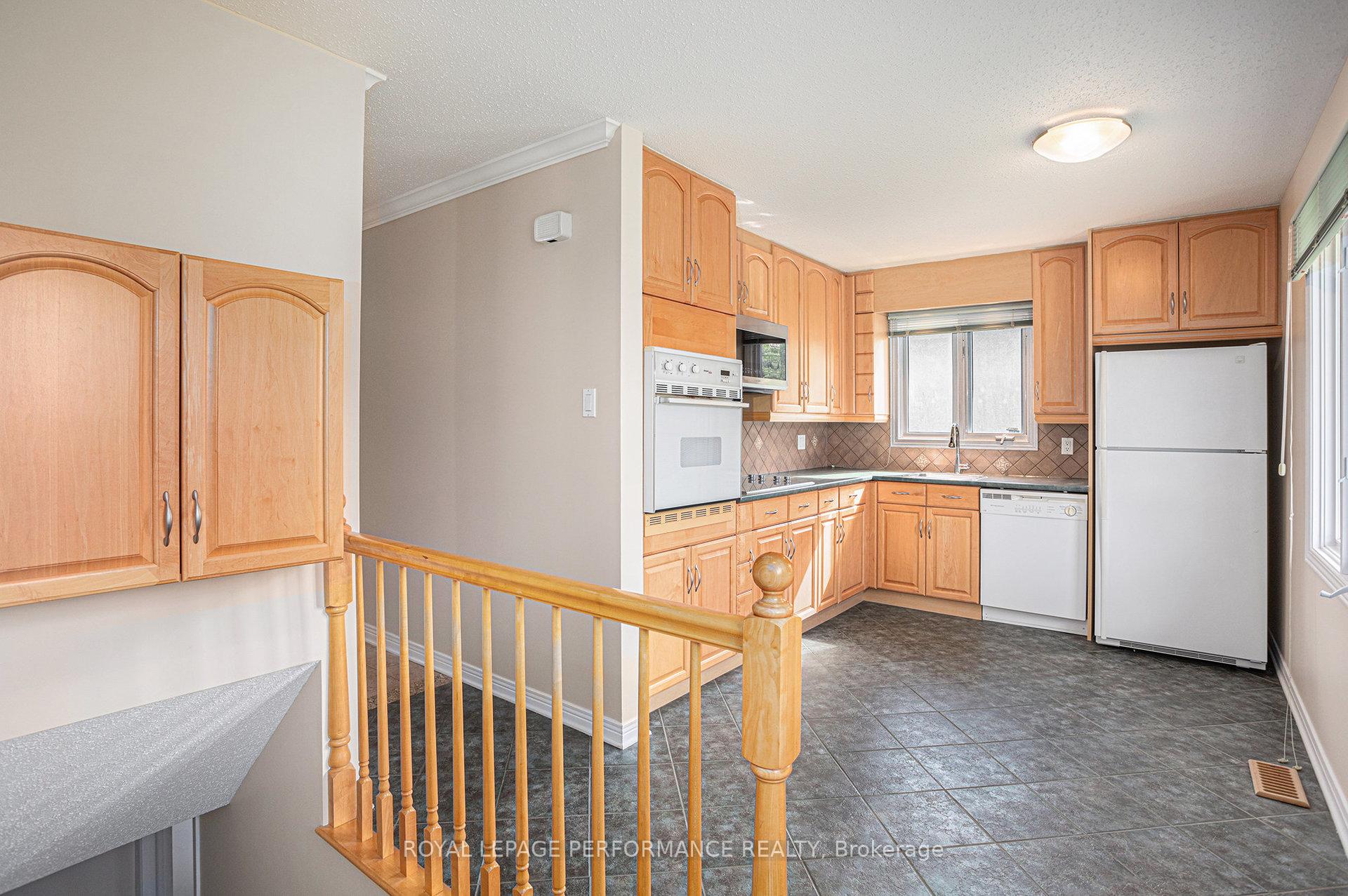Photo 10 of 47 Sunnycrest Drive, Ottawa, City View/Skyline/Fisher Heights/Parkwood Hills — HOMEH