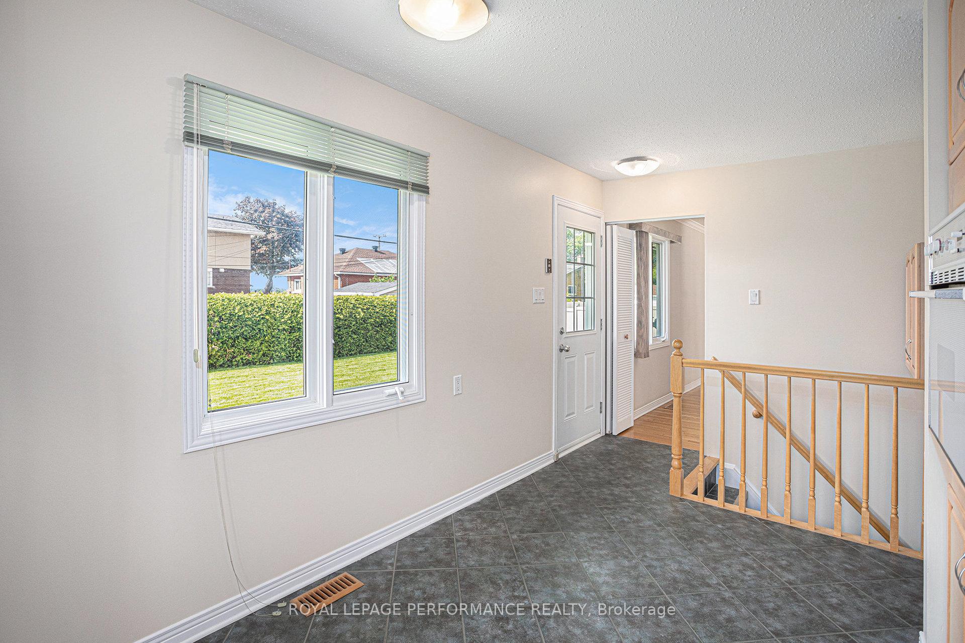 Photo 11 of 47 Sunnycrest Drive, Ottawa, City View/Skyline/Fisher Heights/Parkwood Hills — HOMEH
