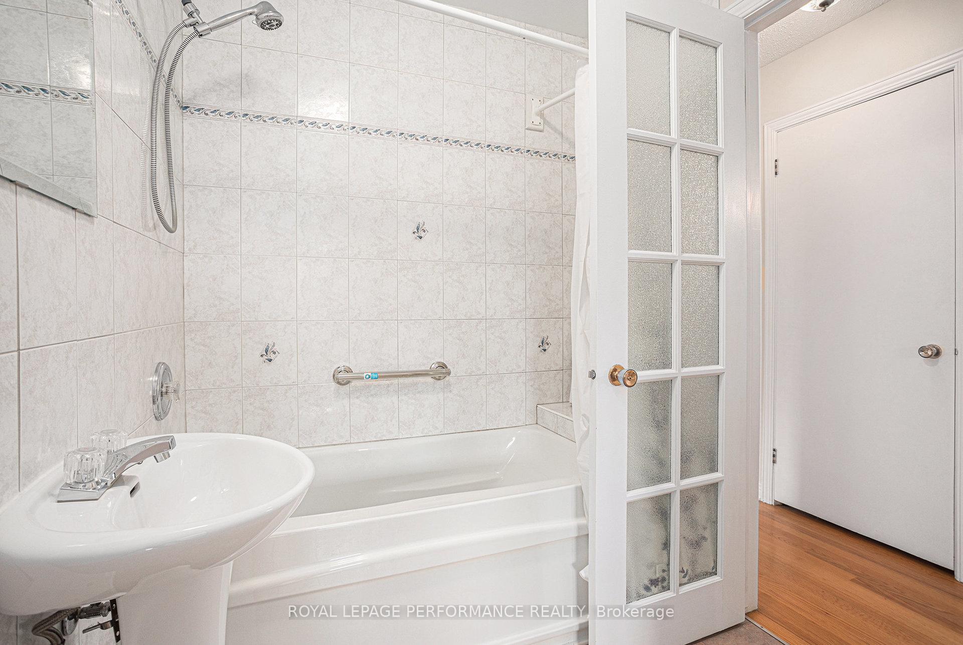 Photo 17 of 47 Sunnycrest Drive, Ottawa, City View/Skyline/Fisher Heights/Parkwood Hills — HOMEH