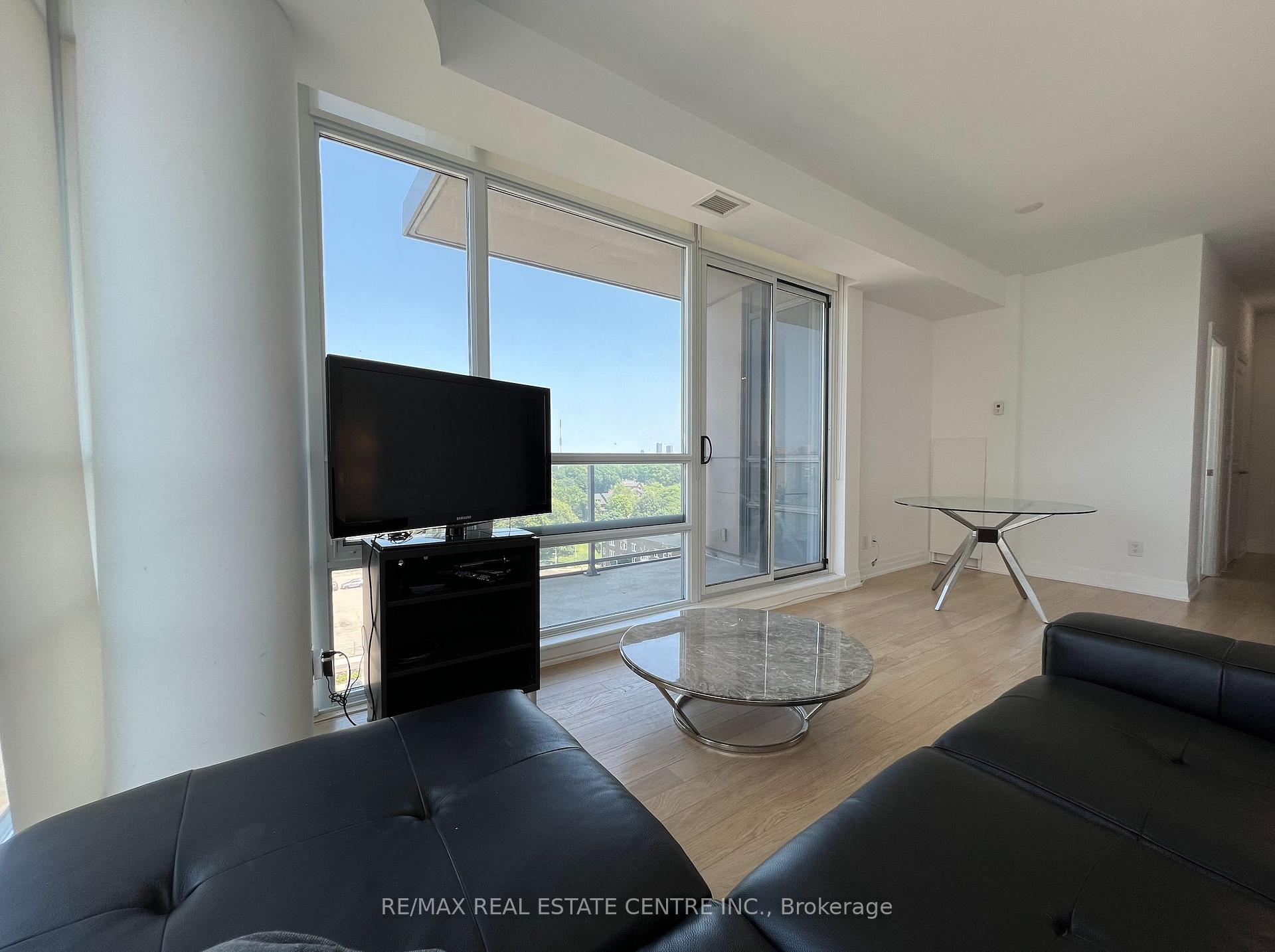 Photo 4 of Unit 806, 500 St Clair Avenue W, Toronto, Humewood-Cedarvale — HOMEH