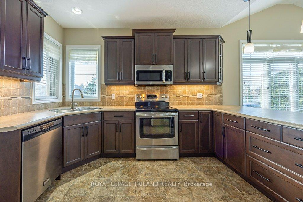 Photo 6 of Unit 1, 120 Southgate Parkway, St. Thomas — HOMEH