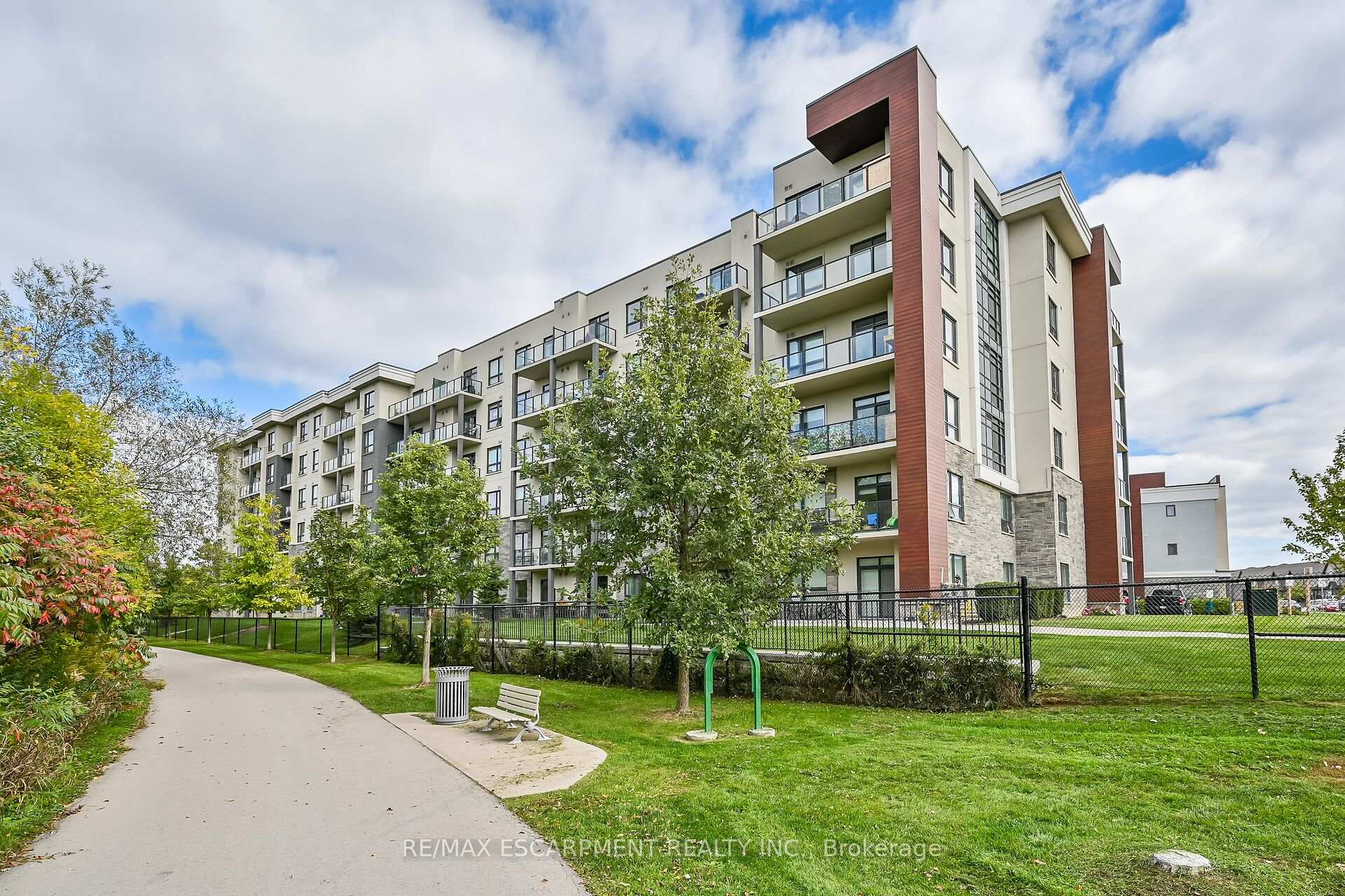 Photo 2 of Unit 114, 125 Shoreview Place, Hamilton, Lakeshore — HOMEH