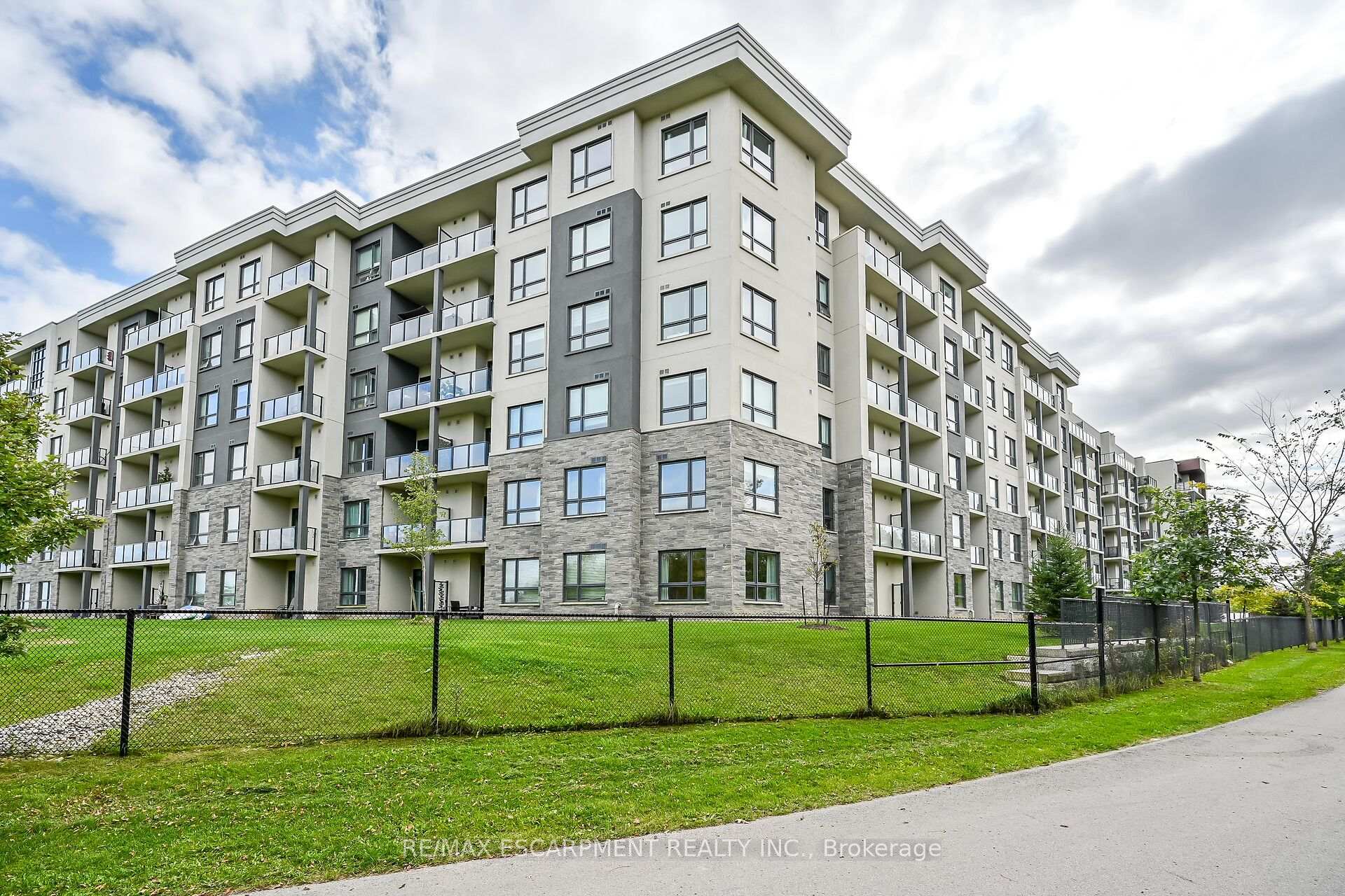 Photo 20 of Unit 114, 125 Shoreview Place, Hamilton, Lakeshore — HOMEH