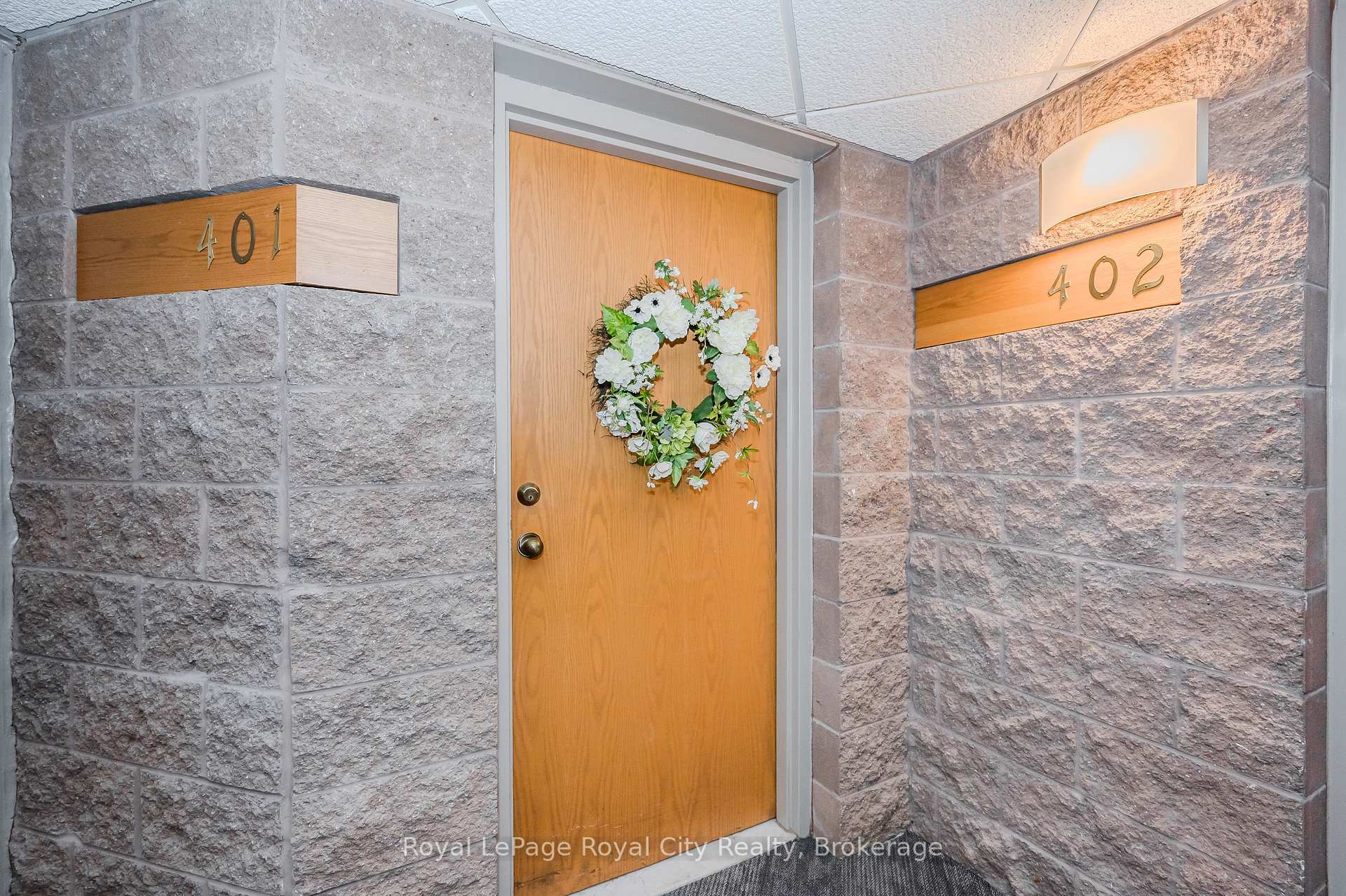 Photo 7 of Unit 401, 8 Christopher Court, Guelph, Kortright West — HOMEH