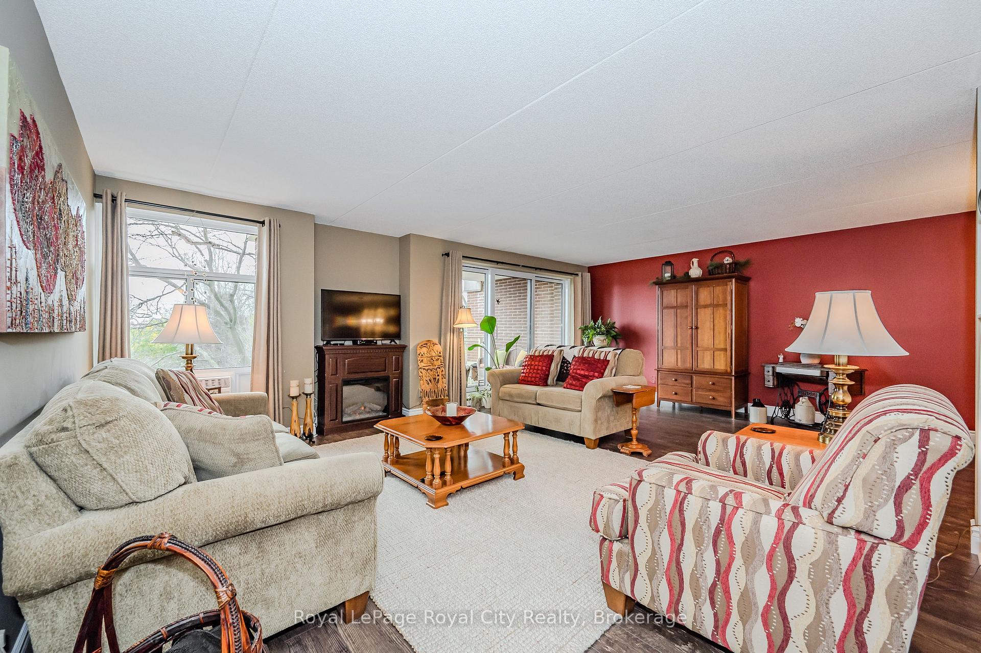 Photo 9 of Unit 401, 8 Christopher Court, Guelph, Kortright West — HOMEH
