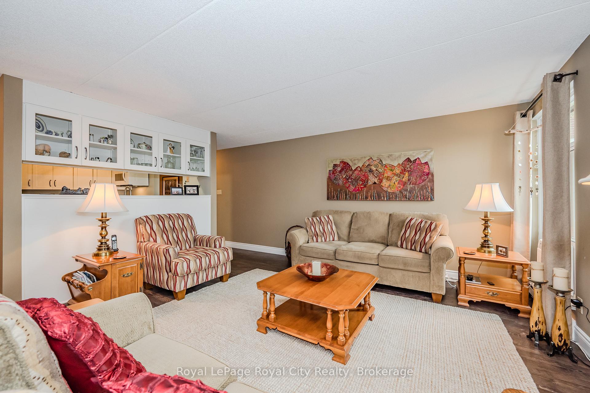 Photo 11 of Unit 401, 8 Christopher Court, Guelph, Kortright West — HOMEH