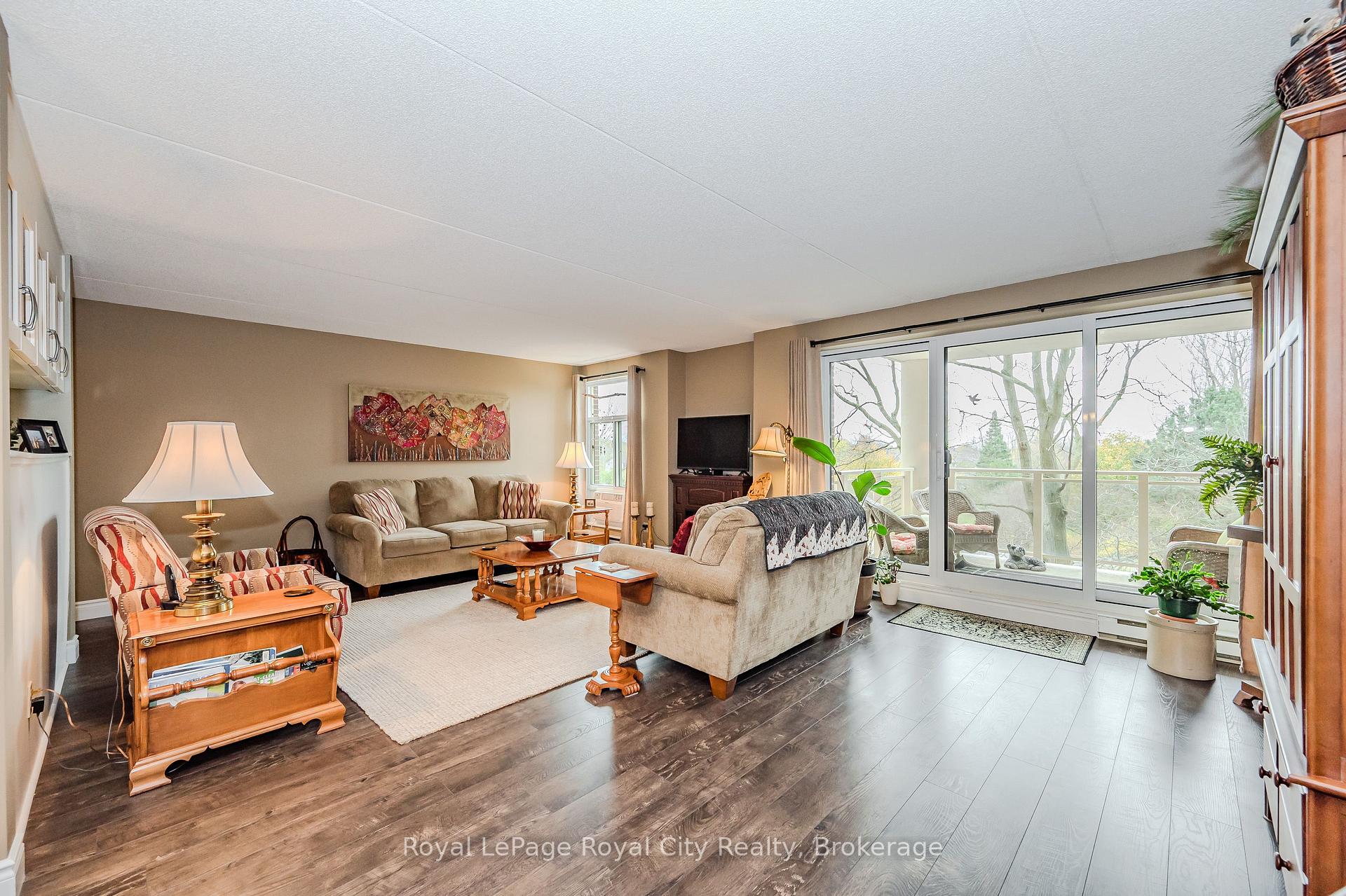 Photo 13 of Unit 401, 8 Christopher Court, Guelph, Kortright West — HOMEH