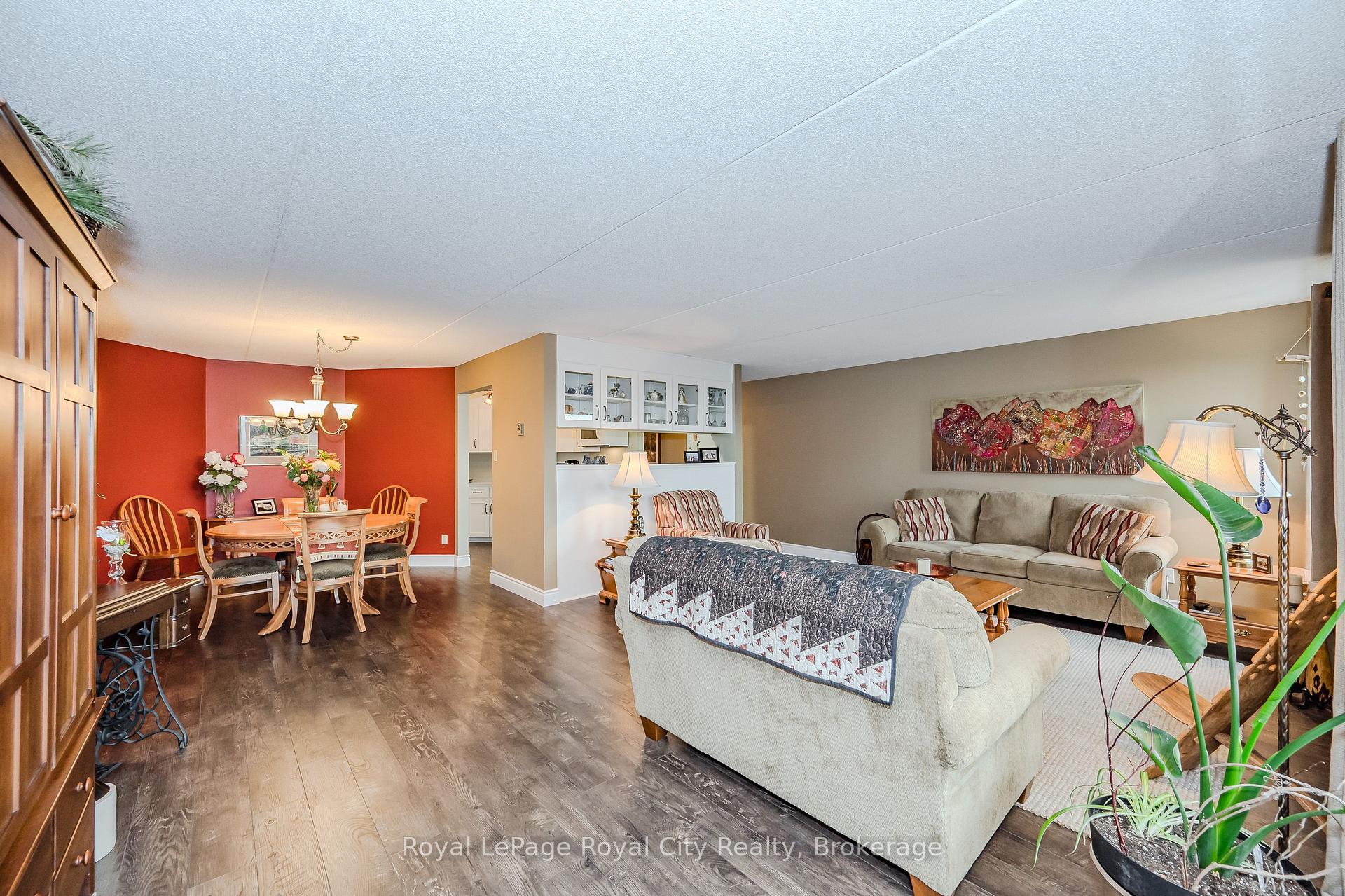 Photo 14 of Unit 401, 8 Christopher Court, Guelph, Kortright West — HOMEH