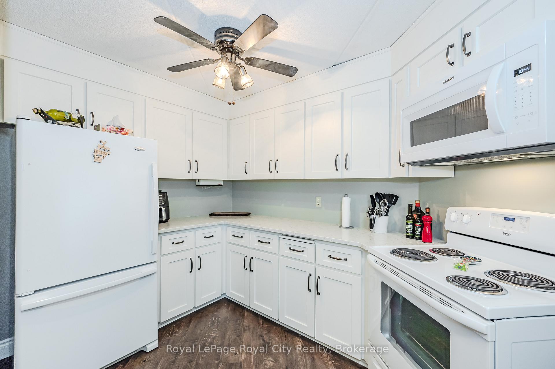 Photo 16 of Unit 401, 8 Christopher Court, Guelph, Kortright West — HOMEH