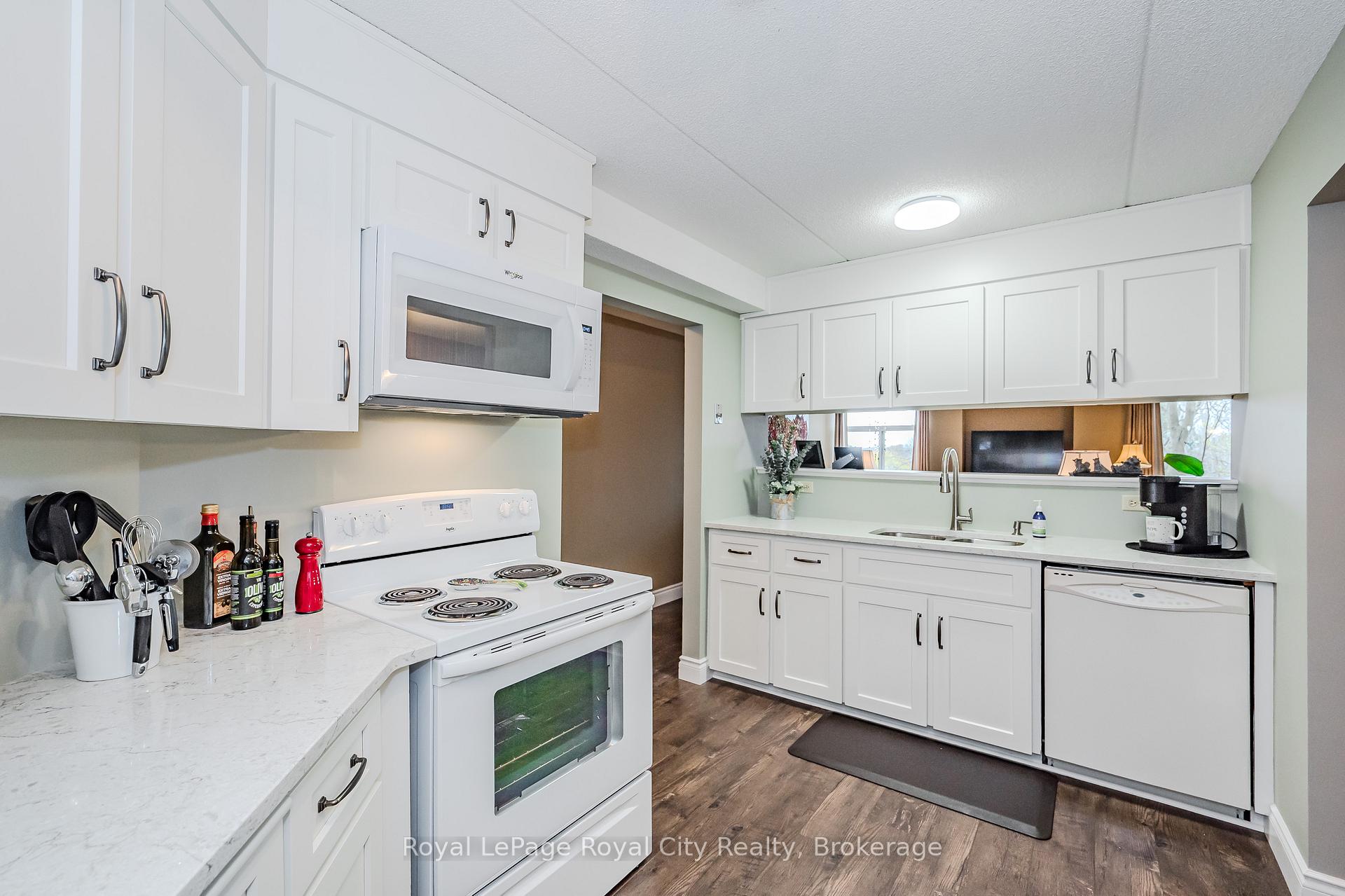 Photo 18 of Unit 401, 8 Christopher Court, Guelph, Kortright West — HOMEH
