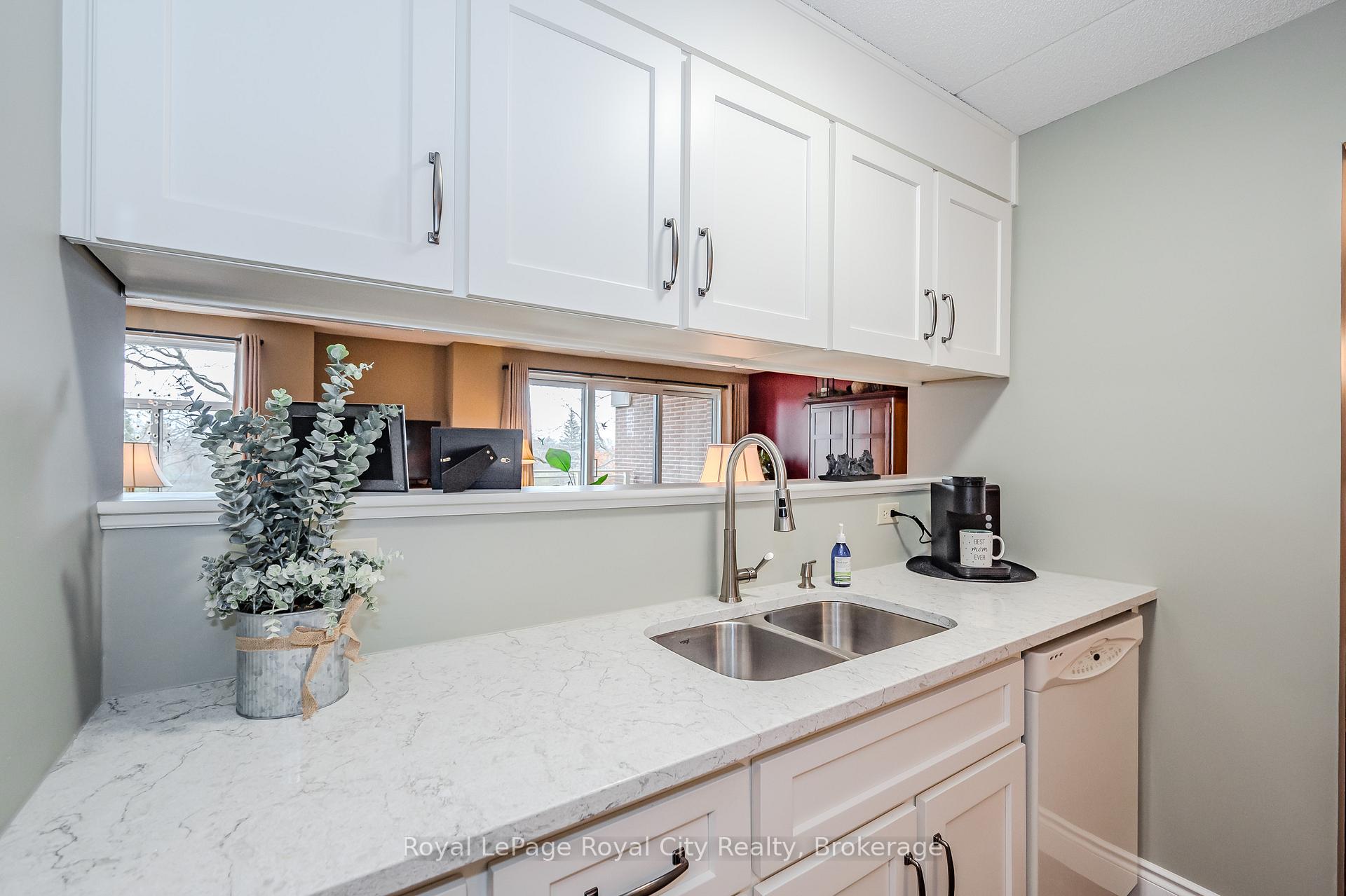 Photo 20 of Unit 401, 8 Christopher Court, Guelph, Kortright West — HOMEH