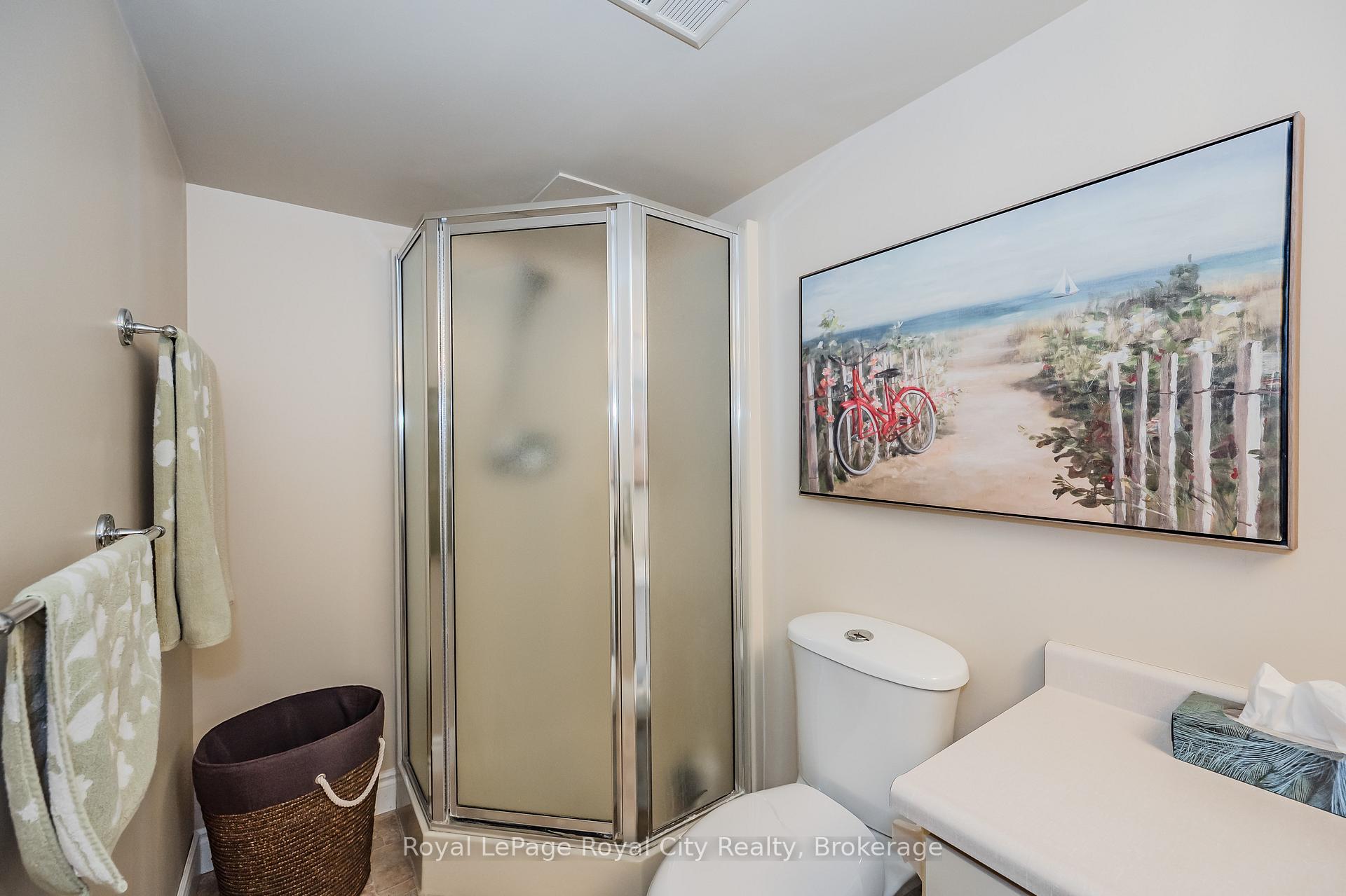 Photo 23 of Unit 401, 8 Christopher Court, Guelph, Kortright West — HOMEH