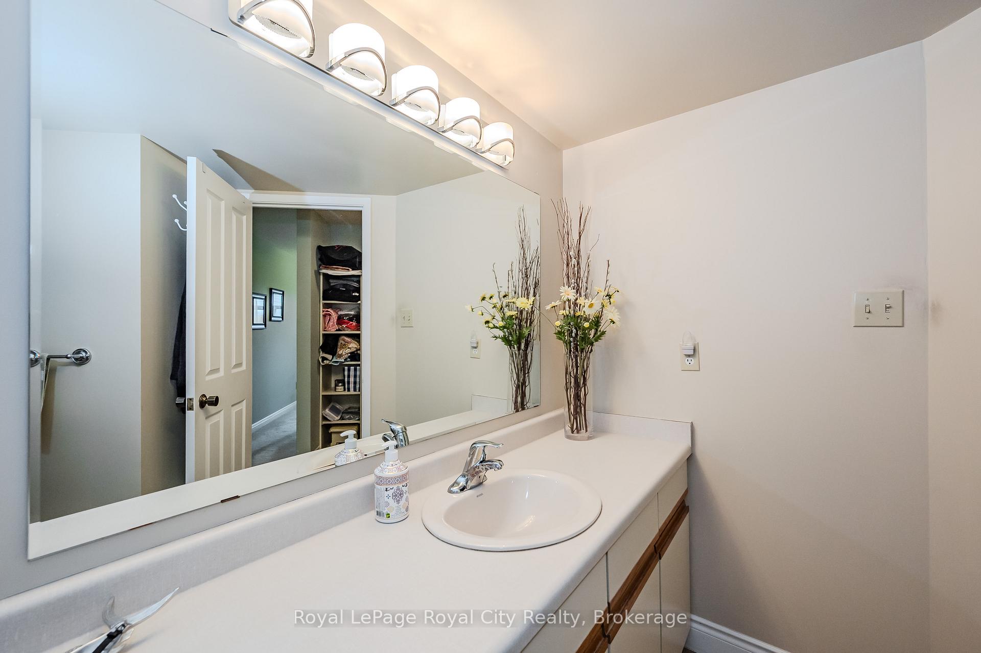 Photo 24 of Unit 401, 8 Christopher Court, Guelph, Kortright West — HOMEH
