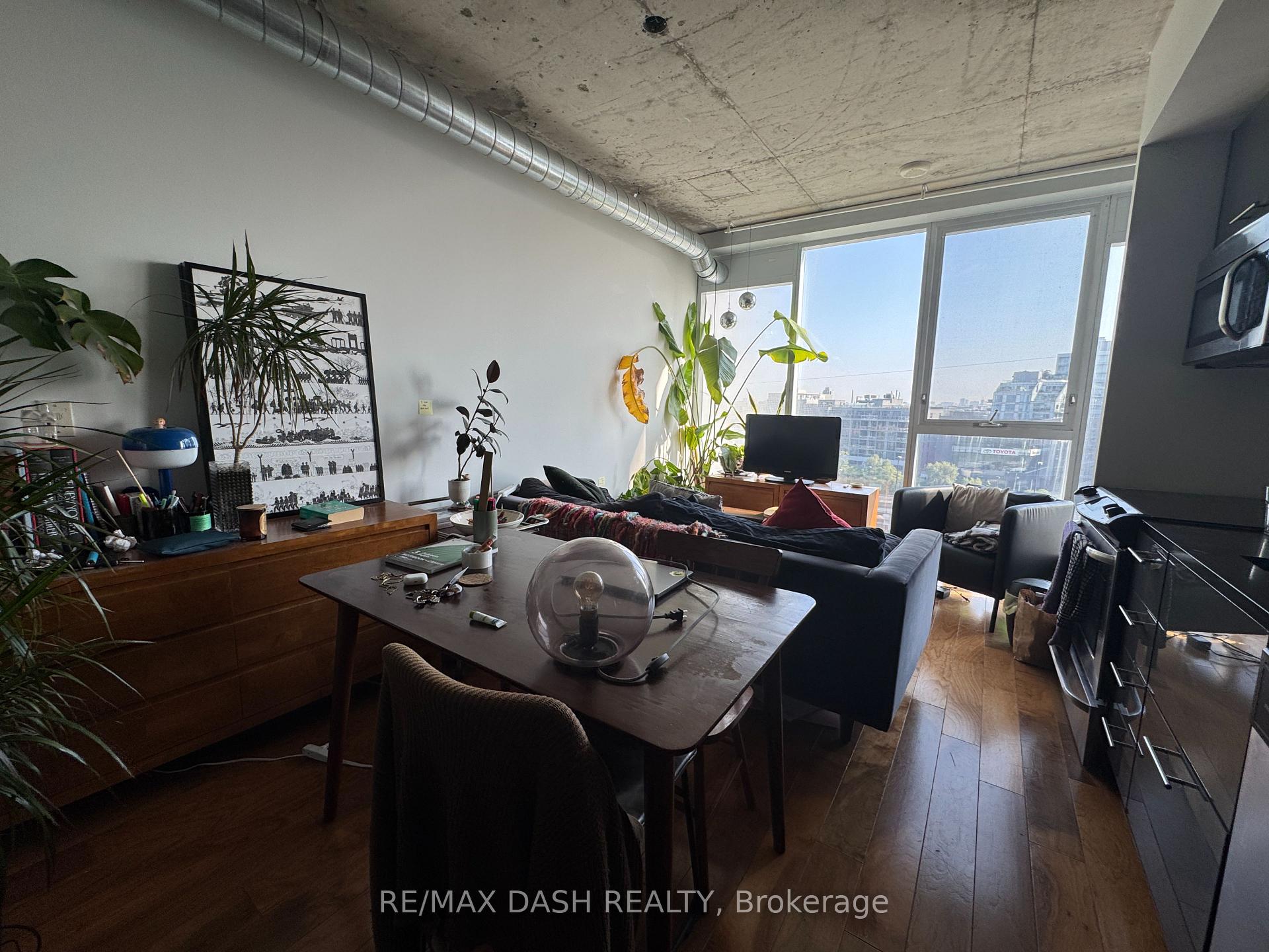 Photo 3 of Unit 802, 32 Trolley Crescent, Toronto, Waterfront Communities — HOMEH