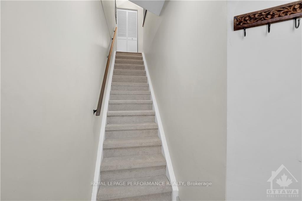 Photo 4 of 210 Alvin Road, Ottawa, Manor Park — HOMEH