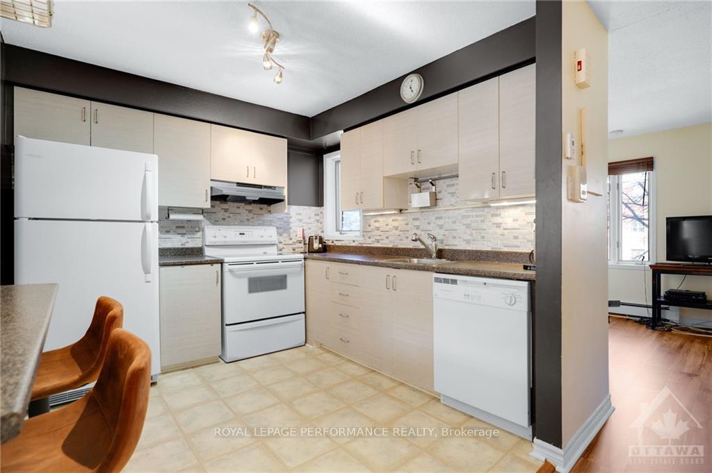 Photo 11 of 210 Alvin Road, Ottawa, Manor Park — HOMEH